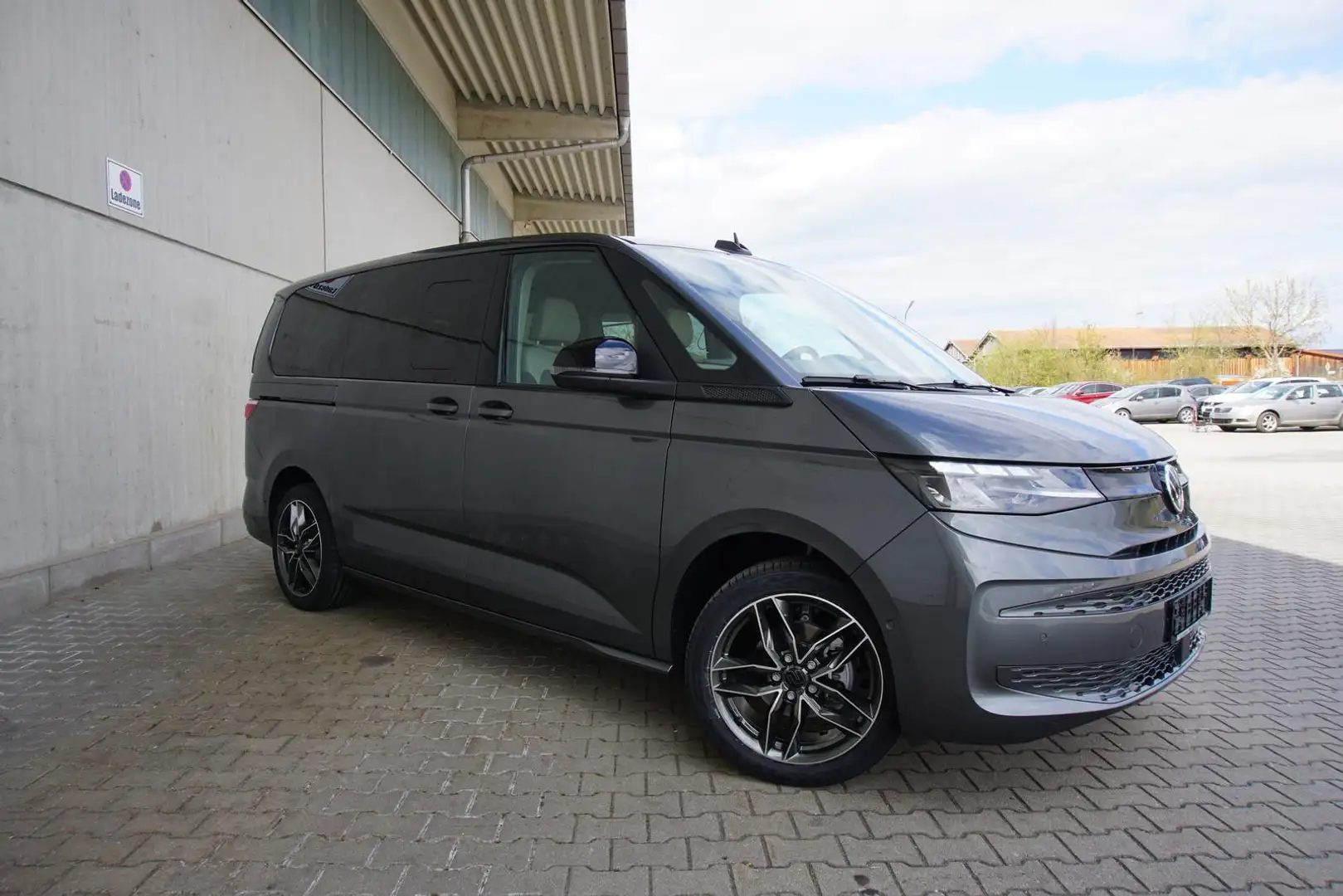 Volkswagen T7 Multivan lang 2.0TDI DSG Navi/Mi AHK 7-Sitzer Grau - 1