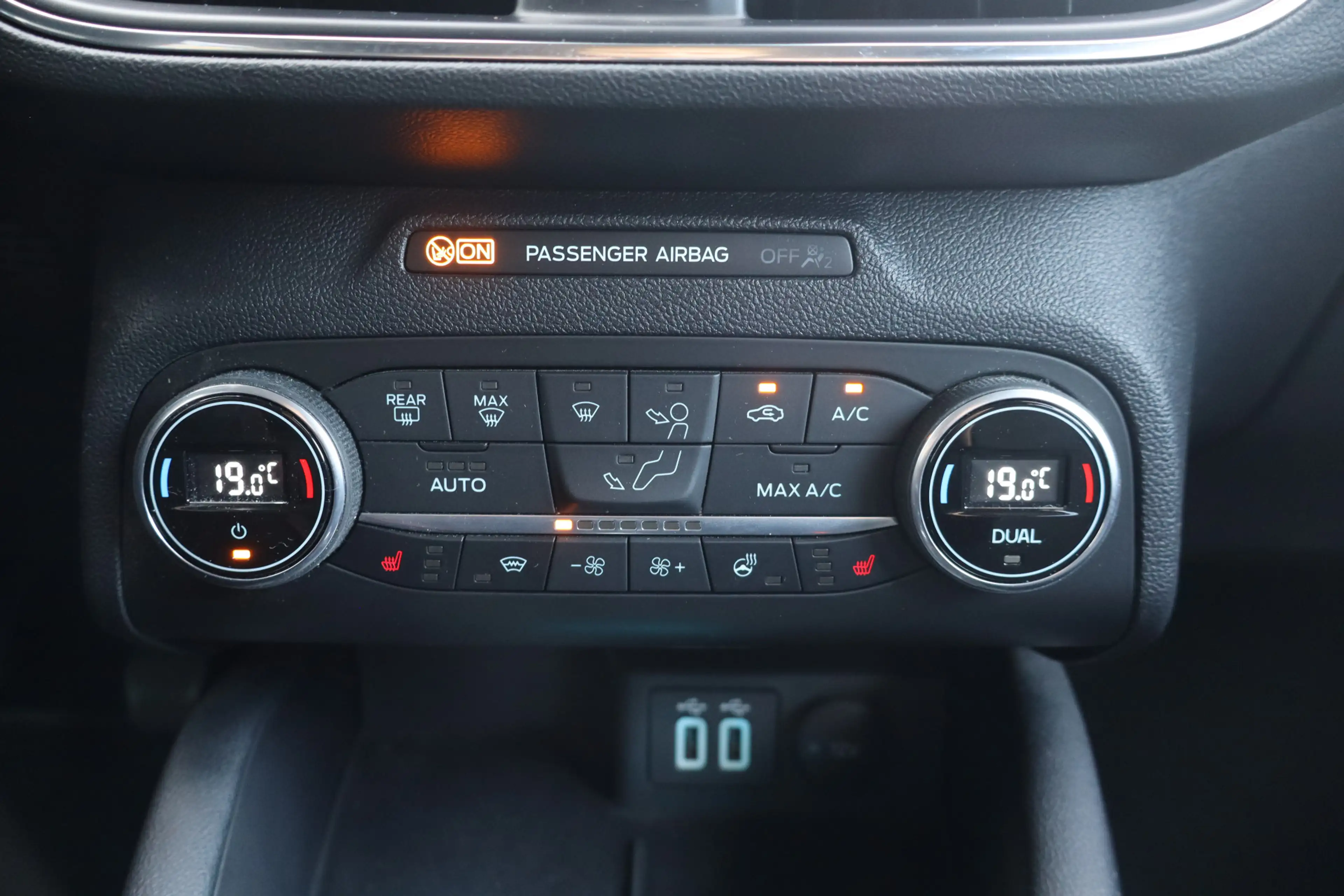 Ford Focus Wagon 1.0 EcoBoost Hybrid Titanium X Business - NL — photo 13