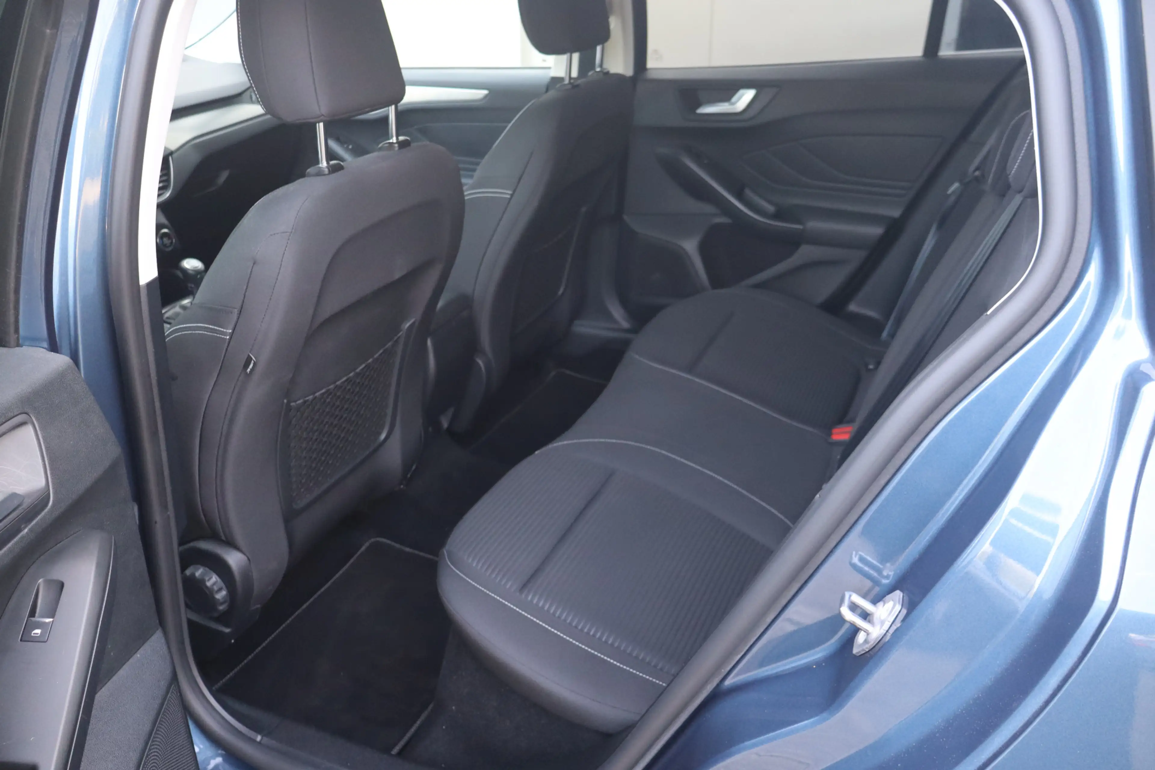 Ford Focus Wagon 1.0 EcoBoost Hybrid Titanium X Business - NL — photo 32
