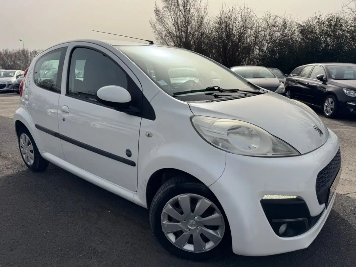 Peugeot 107 1.0i 12V 68CH Envy 5p Weiß - 2