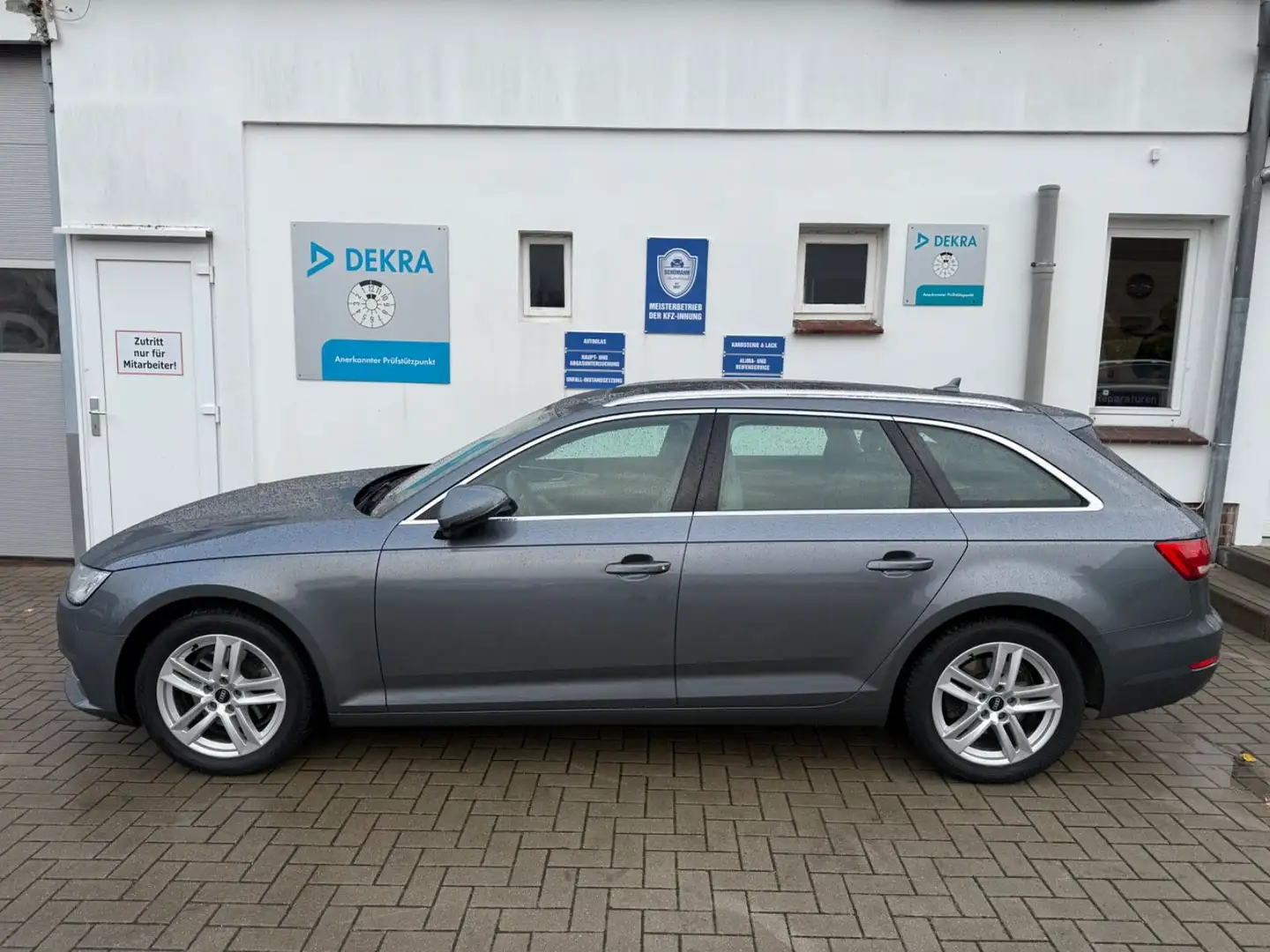 Audi A4 Avant 2.0 TFSI Sport*AHK*PANO* Grijs - 2
