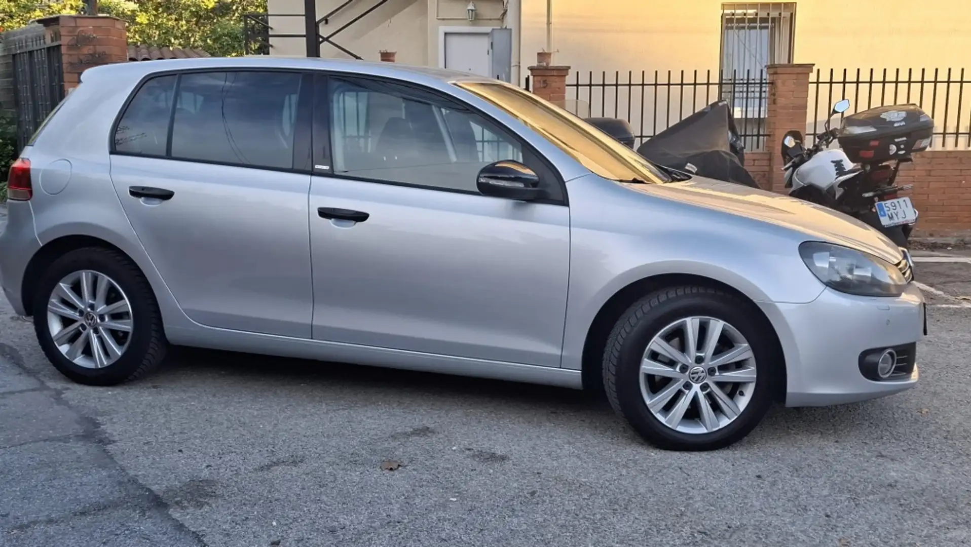 Volkswagen Golf 1.4 TSI Sport Last Edition Gris - 2