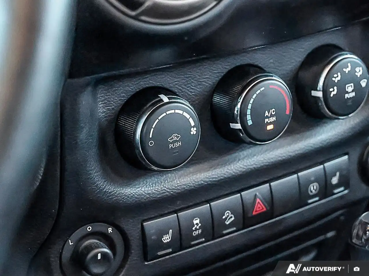 Jeep Wrangler photo Jeep Wrangler