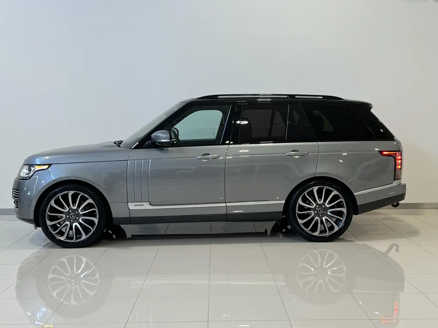 Land Rover Range Rover 5.0 V8 Autobiography | 22 inch Black Satin | Cold Grau - 2