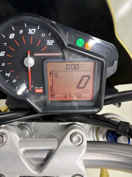 Aprilia Dorsoduro - foto 2