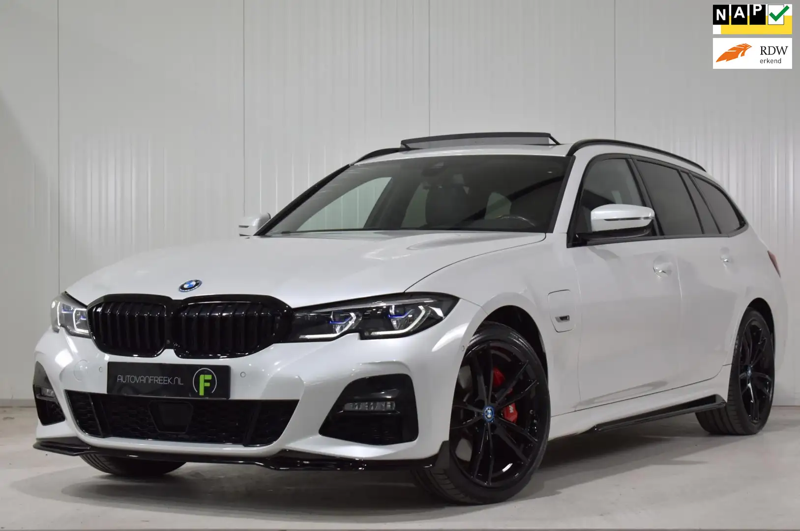 BMW 330 3-serie Touring 330e xDrive High Executive M Sport Wit - 1