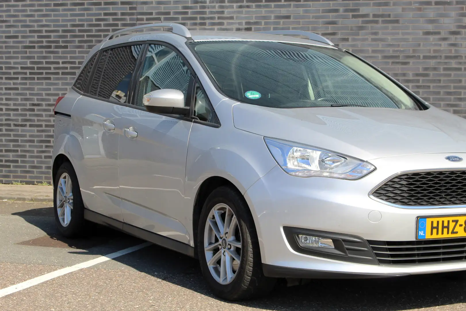Ford Grand C-Max 1.0 Titanium 7p. I TREKHAAK I CLIMA. I APPLE CAR. Šedá - 2