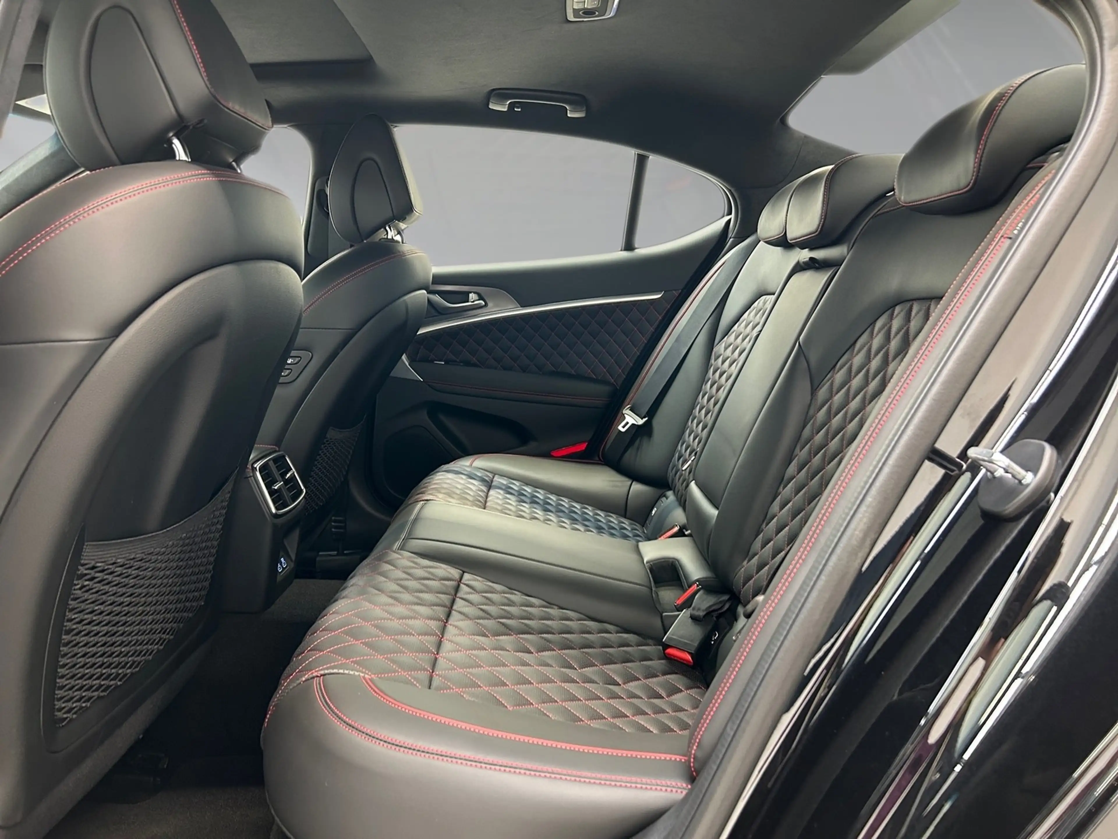 Genesis G70 Sedan 2.0 T-GDi Sport — photo 13