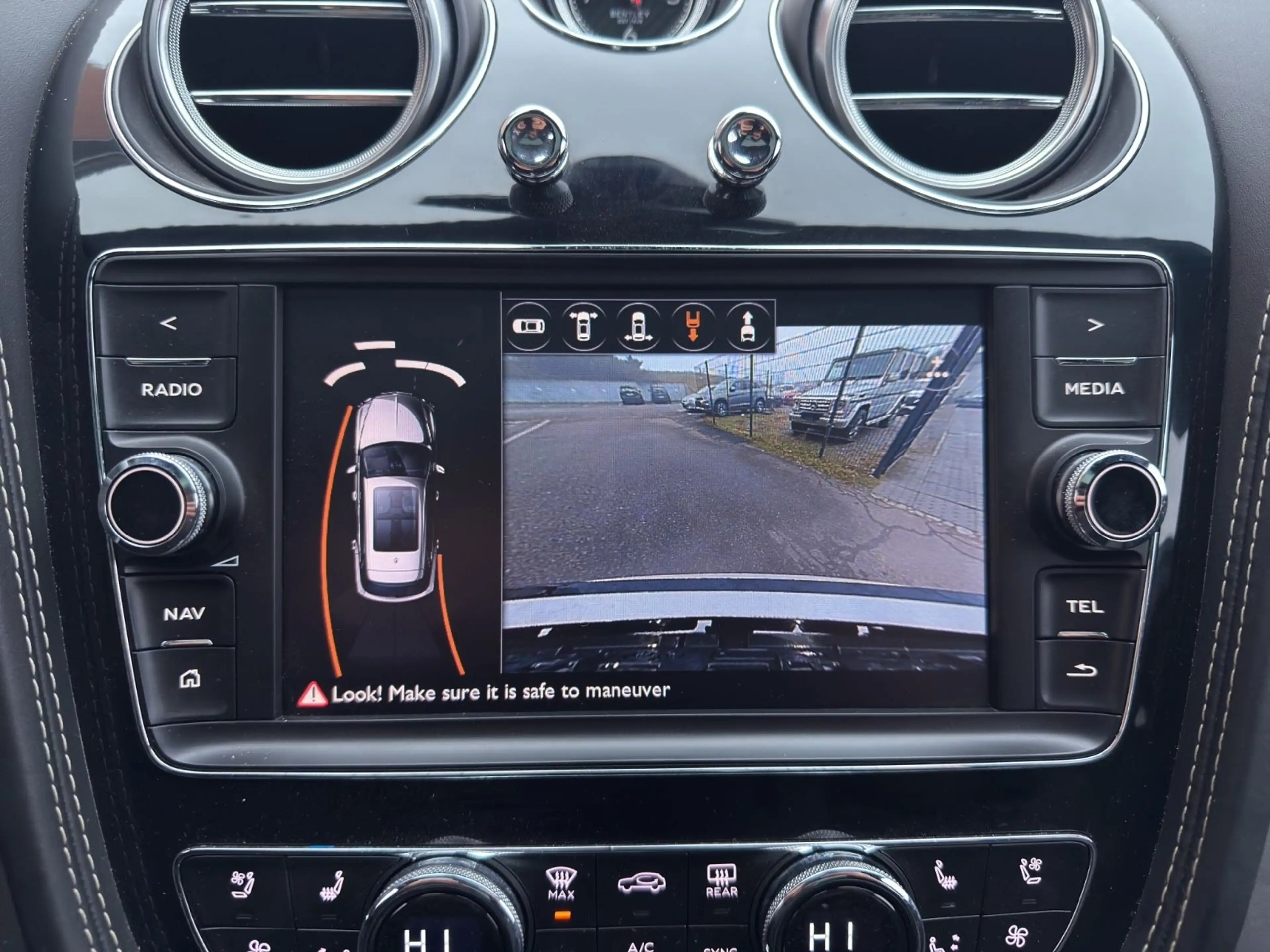 Bentley Bentayga 6.0 W12 4WD Aut. / CARBON / PANO — photo 25