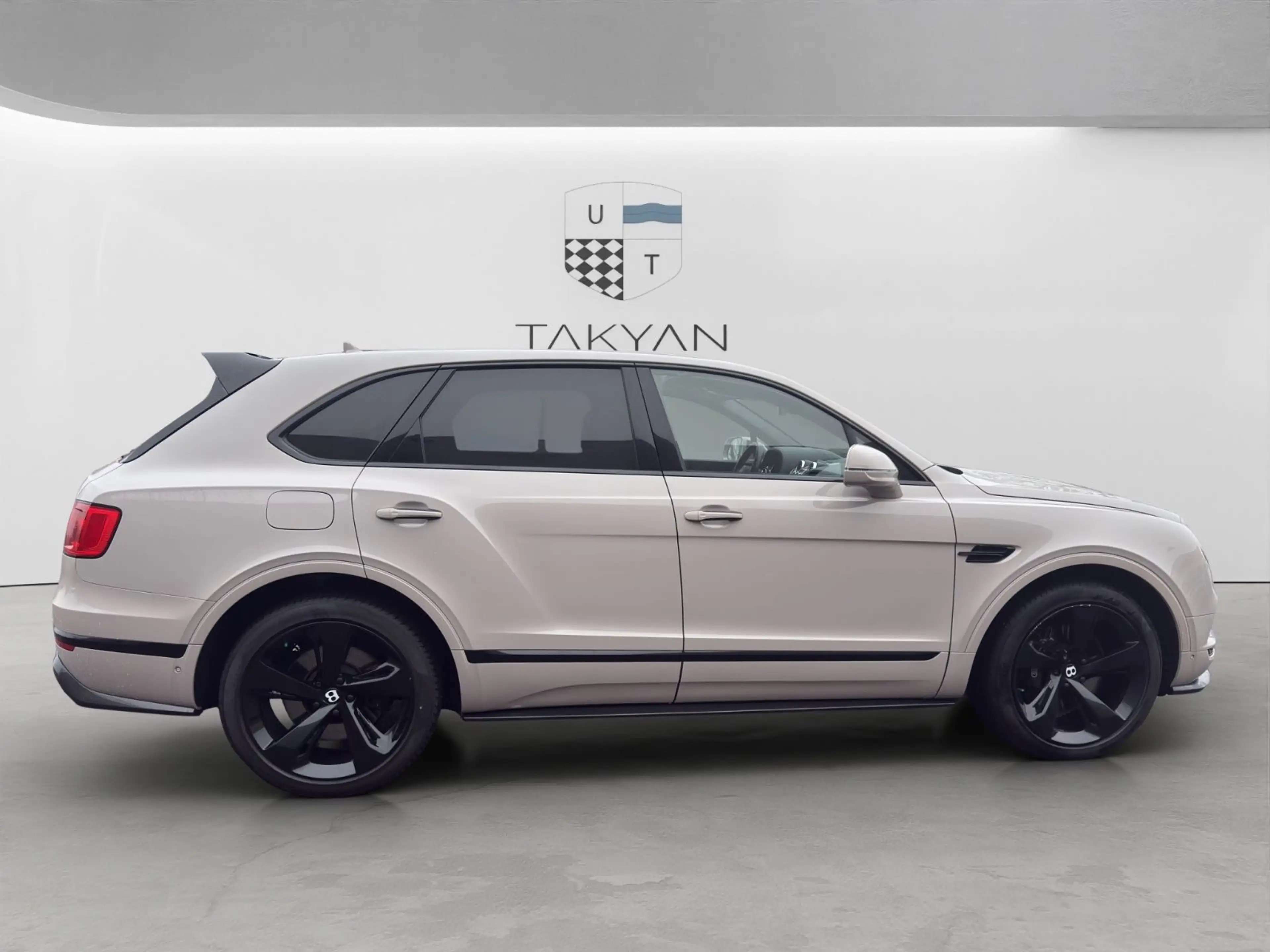 Bentley Bentayga 6.0 W12 4WD Aut. / CARBON / PANO — photo 5