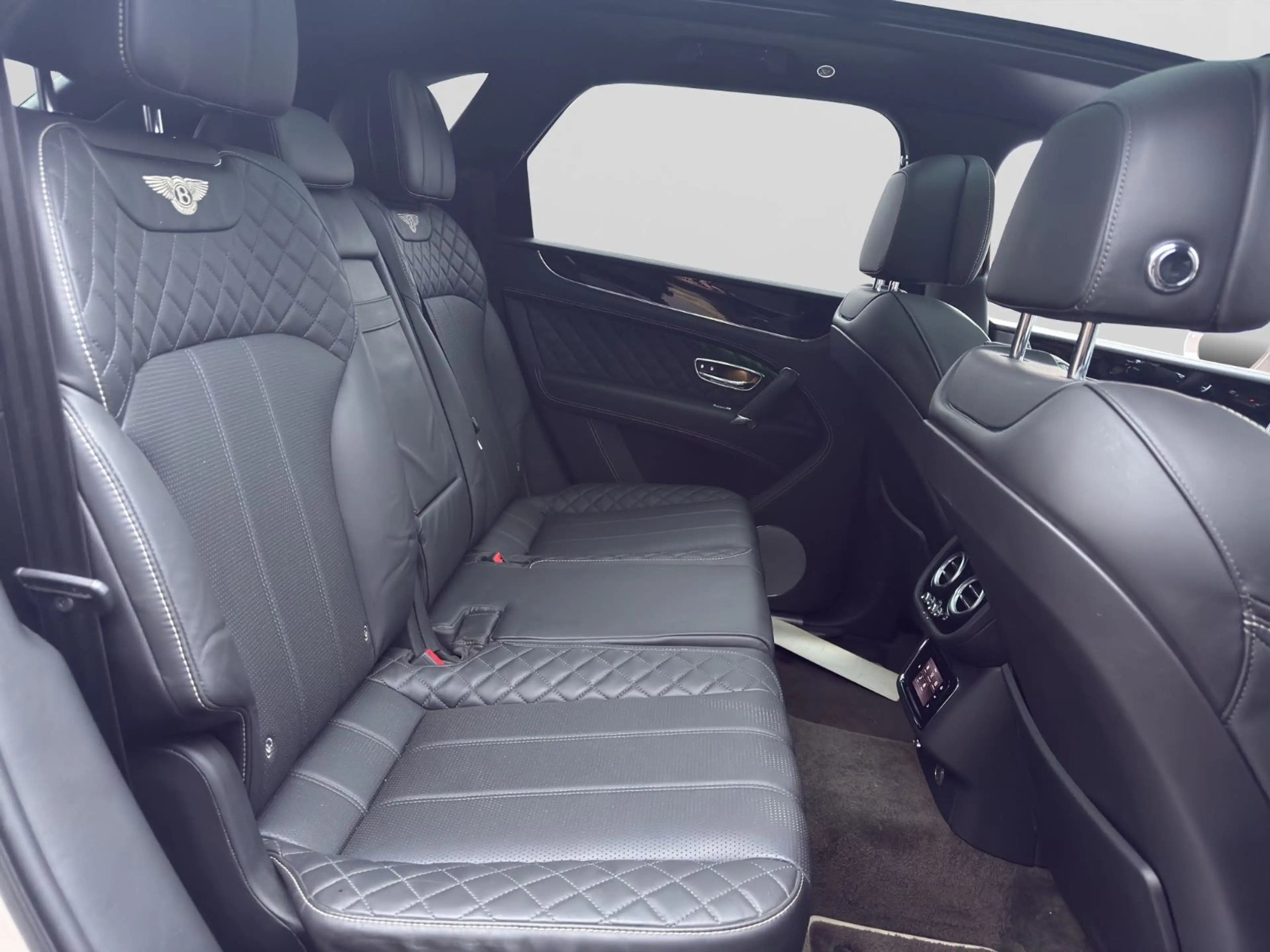 Bentley Bentayga 6.0 W12 4WD Aut. / CARBON / PANO — photo 17