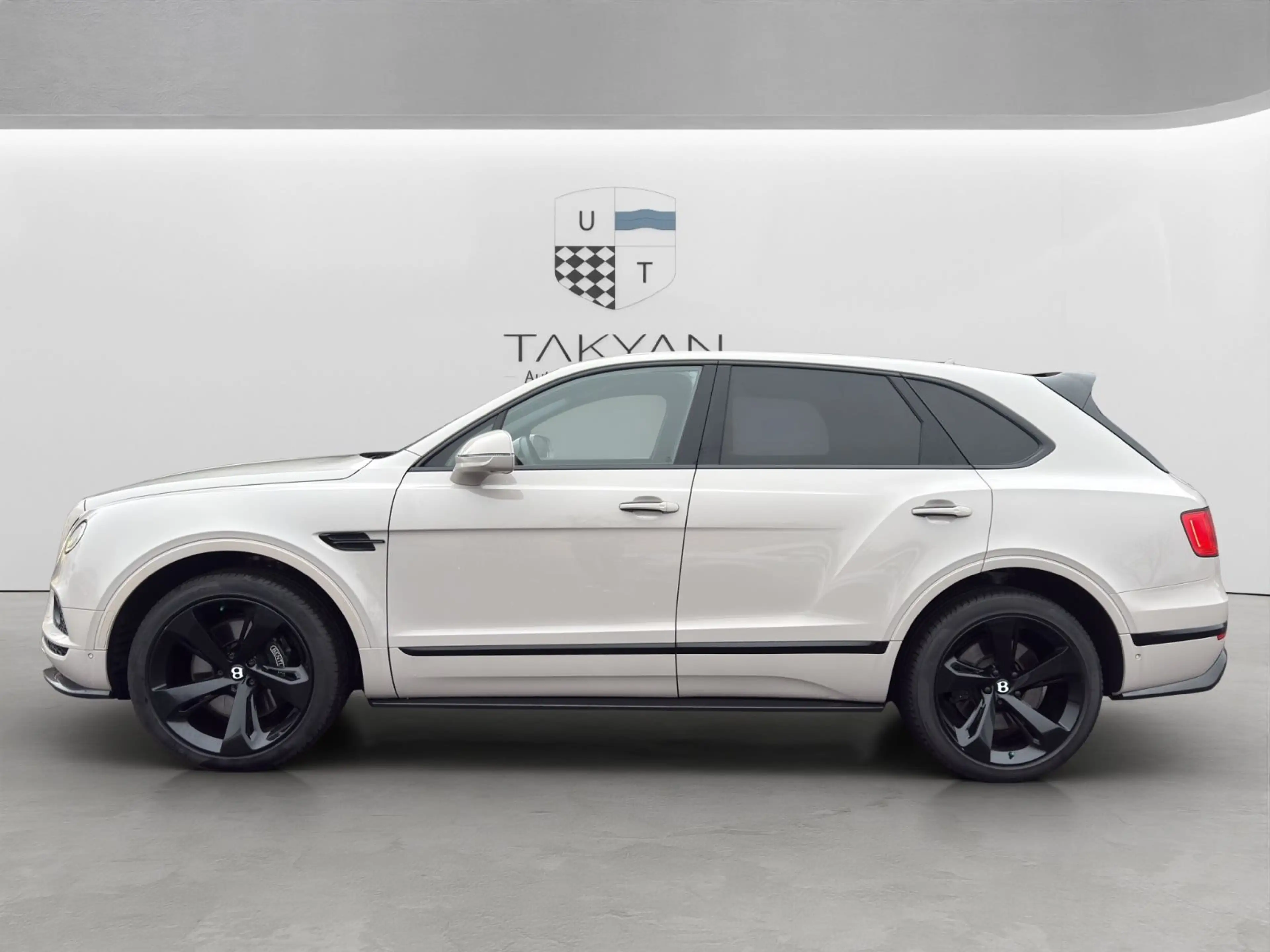 Bentley Bentayga 6.0 W12 4WD Aut. / CARBON / PANO — photo 7