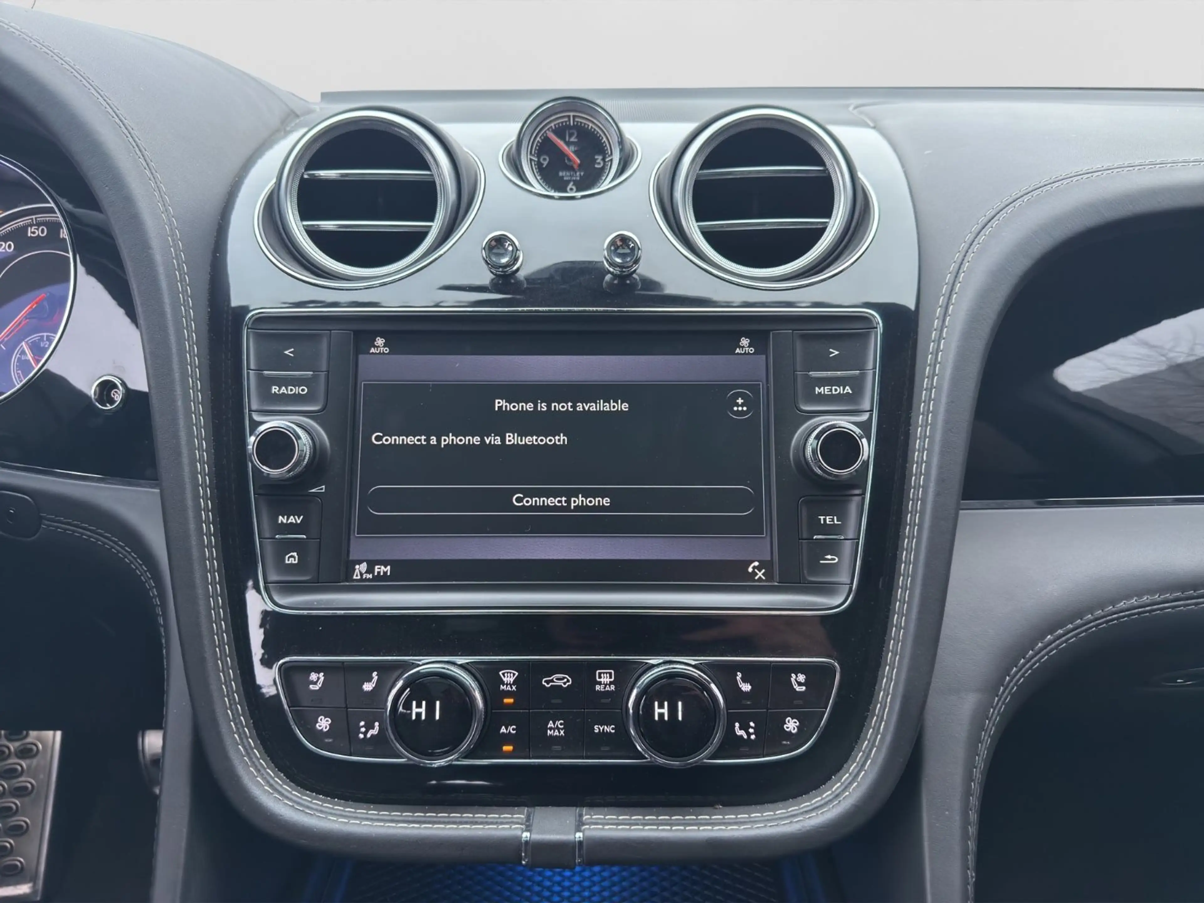 Bentley Bentayga 6.0 W12 4WD Aut. / CARBON / PANO — photo 21