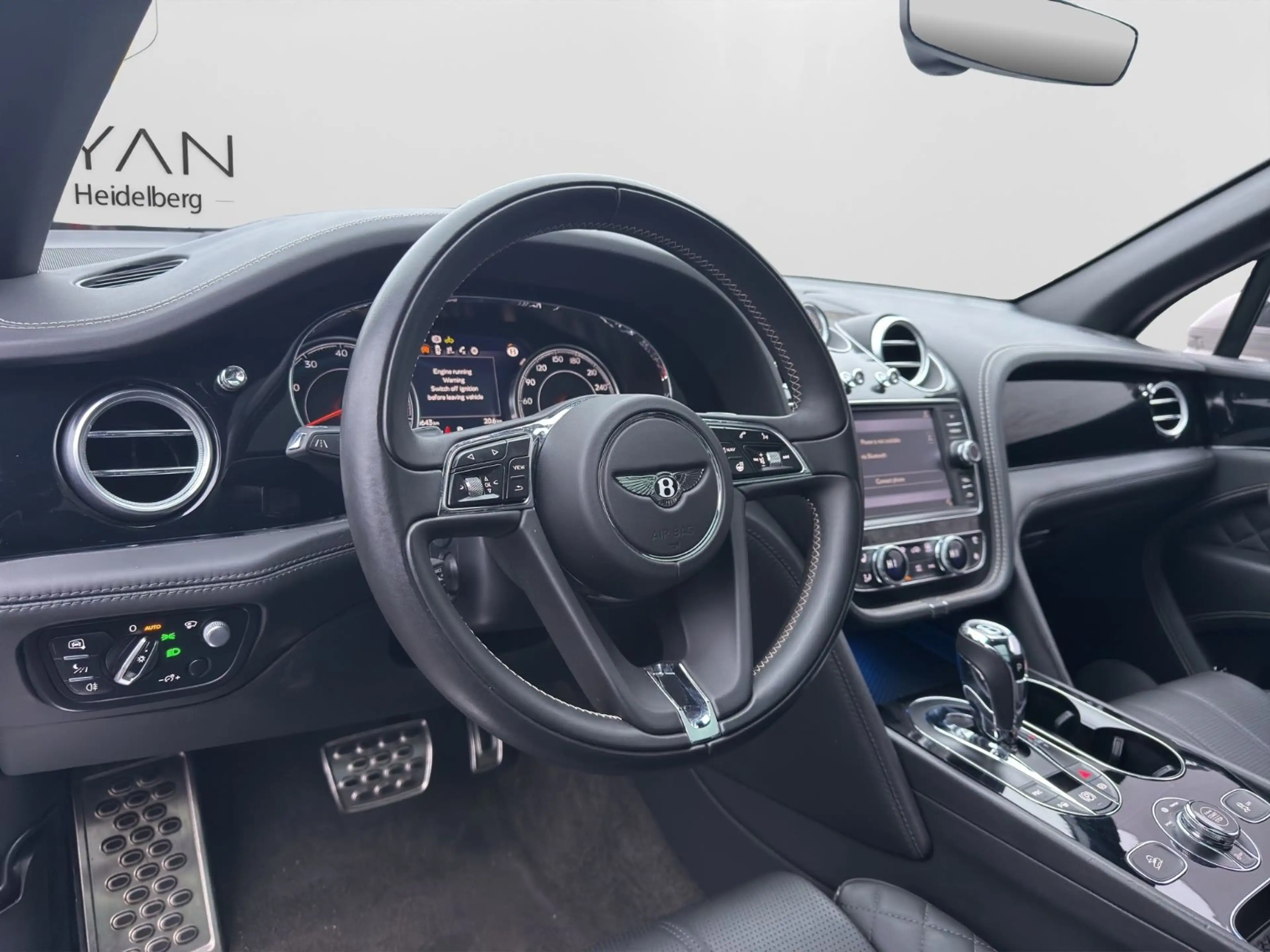 Bentley Bentayga 6.0 W12 4WD Aut. / CARBON / PANO — photo 19