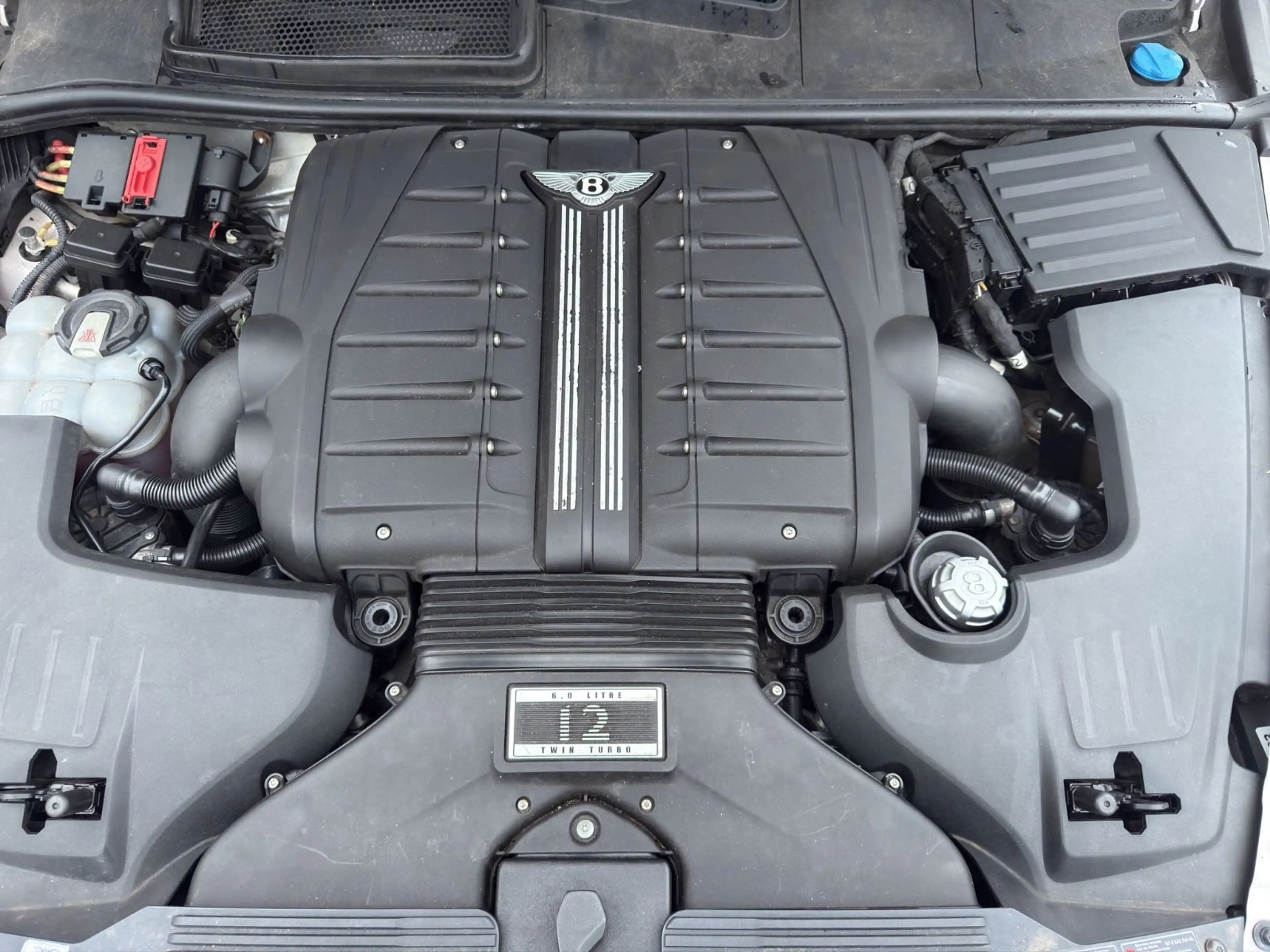 Bentley Bentayga 6.0 W12 4WD Aut. / CARBON / PANO — photo 22