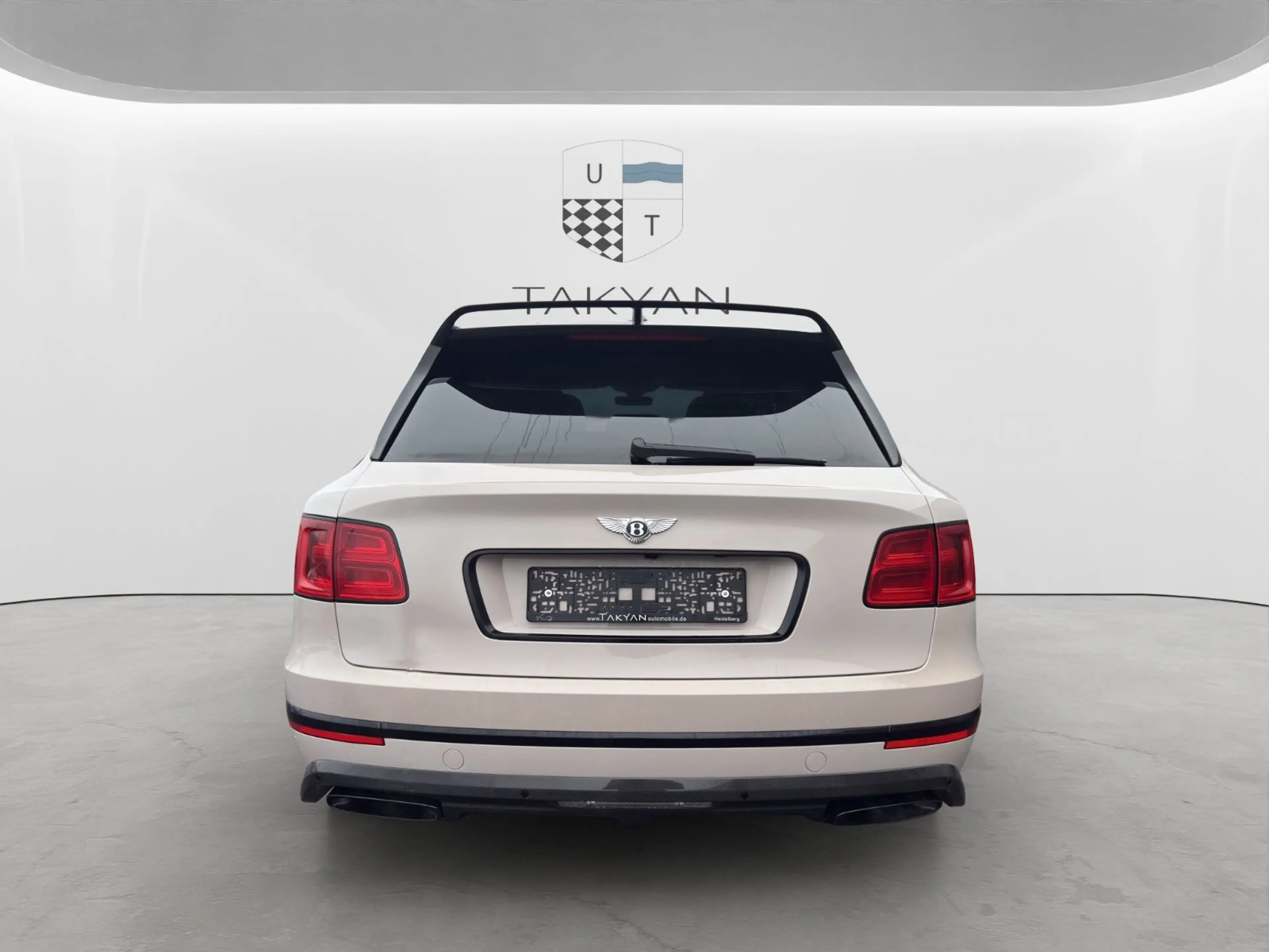 Bentley Bentayga 6.0 W12 4WD Aut. / CARBON / PANO — photo 4
