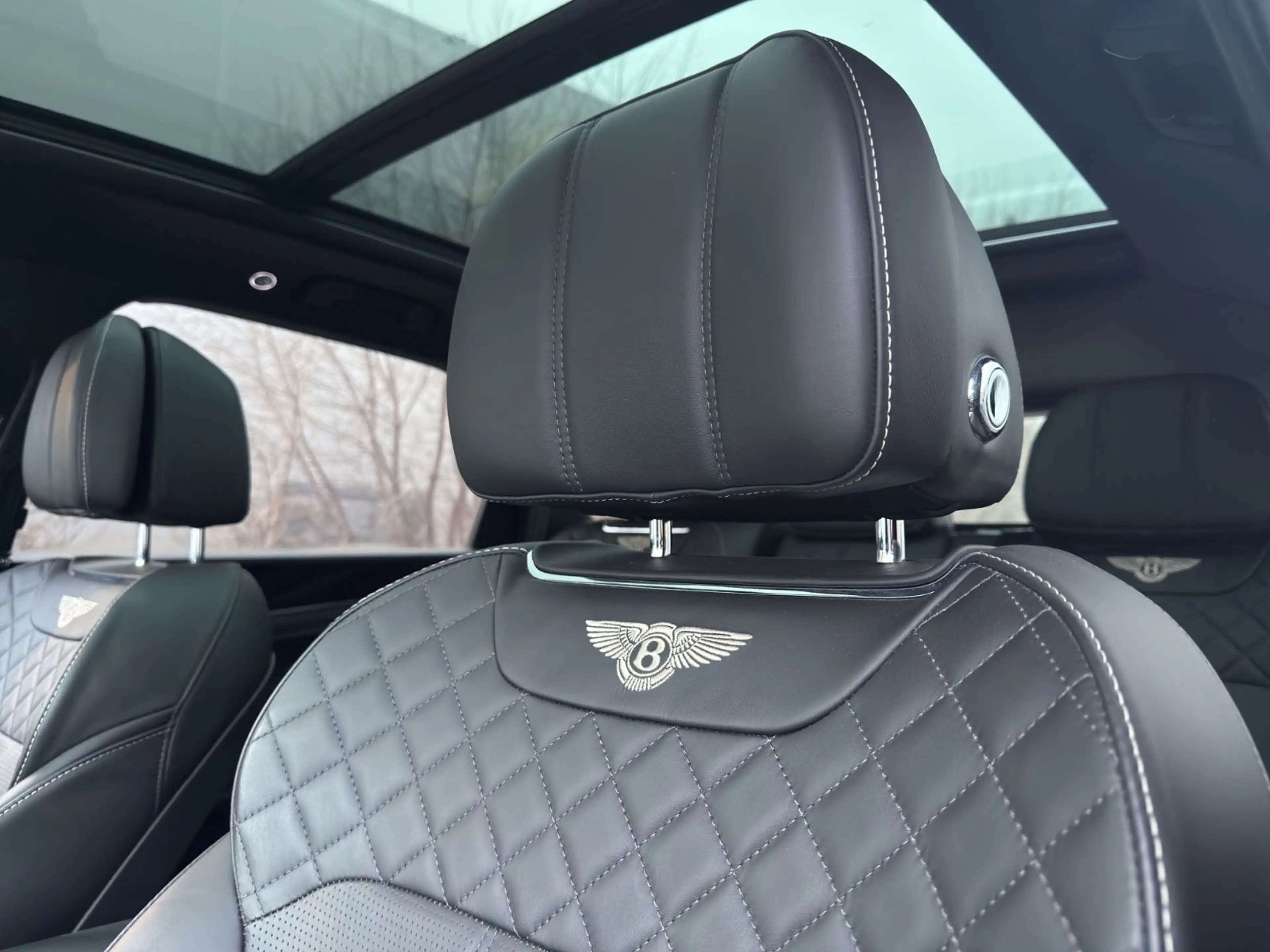 Bentley Bentayga 6.0 W12 4WD Aut. / CARBON / PANO — photo 27