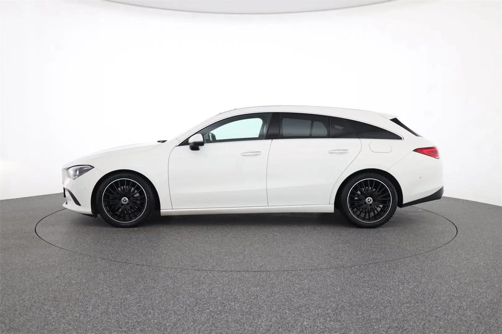 Mercedes-Benz CLA 220 d Shooting Brake Blanc - 2