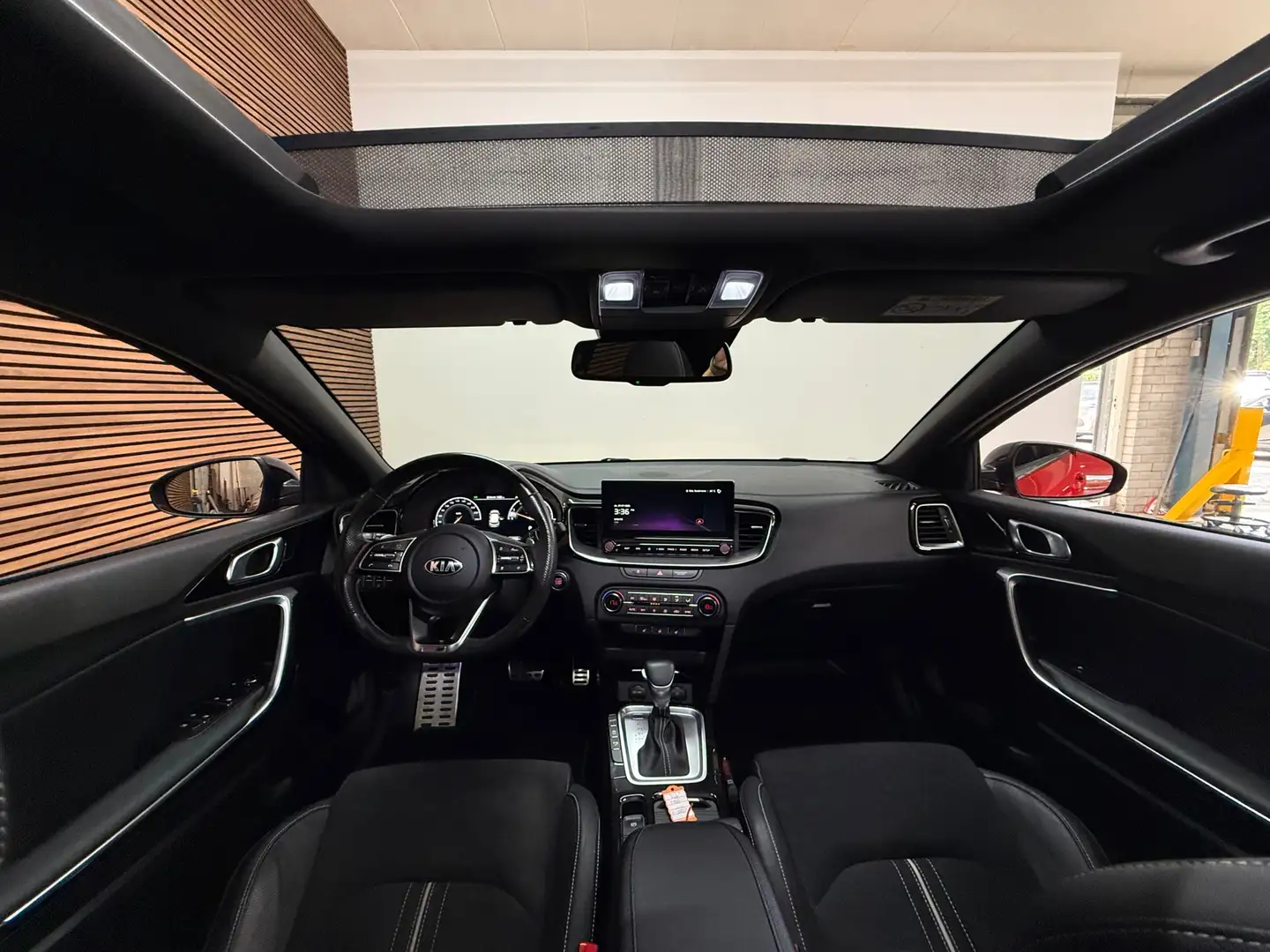 Kia Ceed / cee'd 1.4 T-GDi Automaat GT-Line | Pano | Sportstoelen | Rood - 2