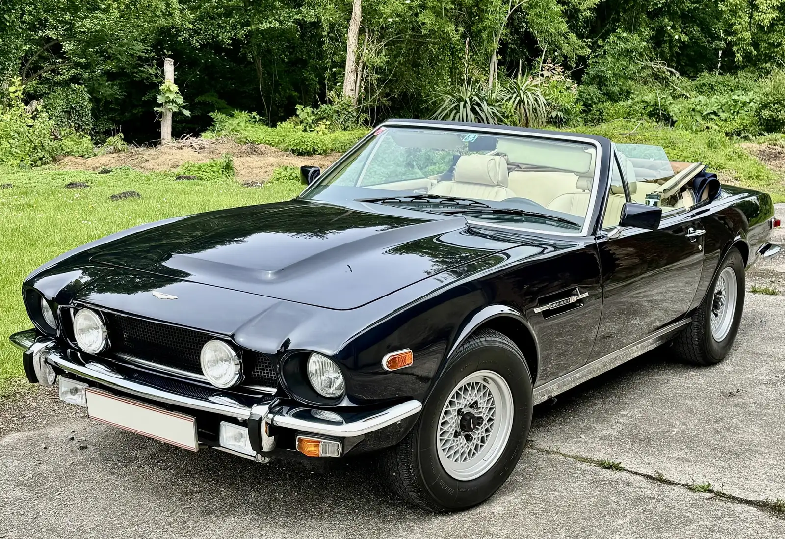 Aston Martin V8 Volante Vollausstattung