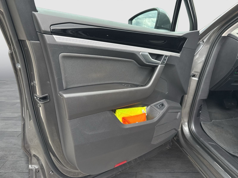 Volkswagen Touareg 3.0TDI 4Motion AHK LUFTF NAVI KAM LED — photo 15
