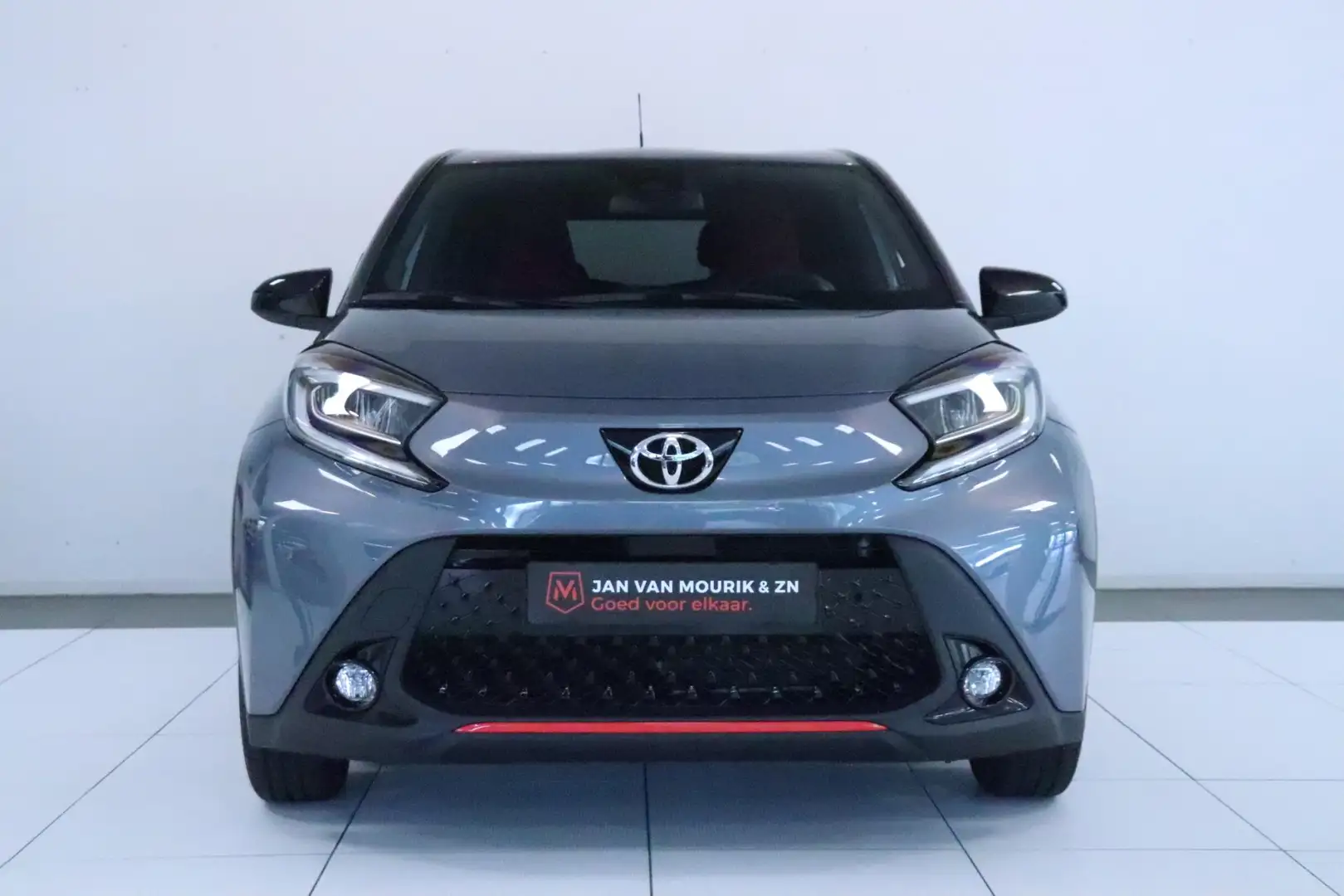 Toyota Aygo X 1.0 VVT-i S-CVT Undercover Jun Takahashi | Automaa Grijs - 2