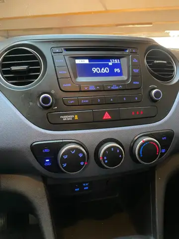 Hyundai I10 view 9