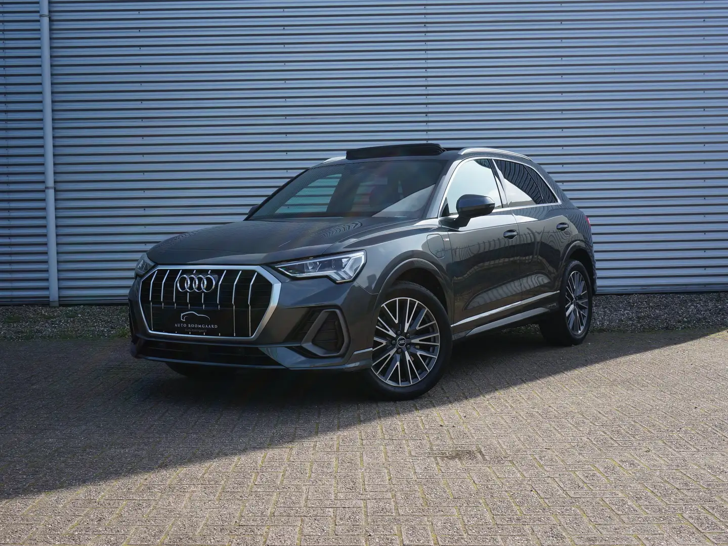 Audi Q3 45 TFSI-e 3x S-Line| Pano 360' Cam Trkhaak Carplay Grijs - 1