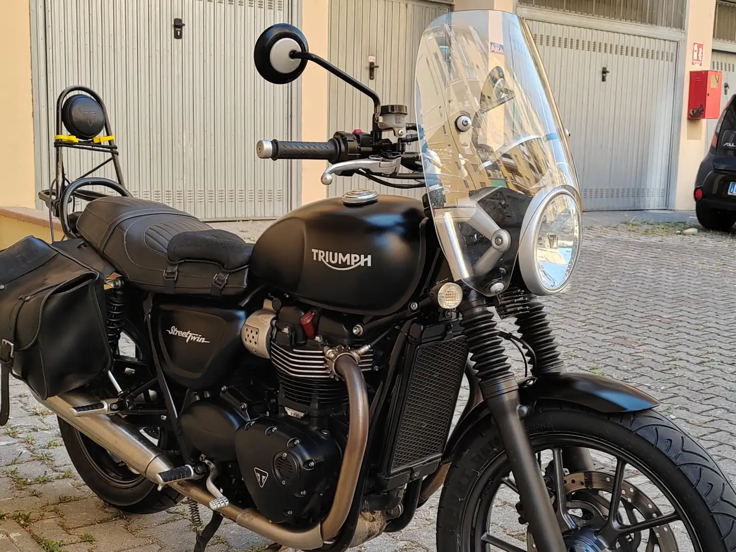 Triumph Street Twin Fekete - 2