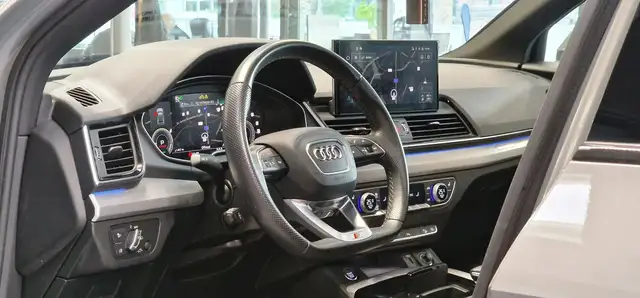 Audi Q5 view 13