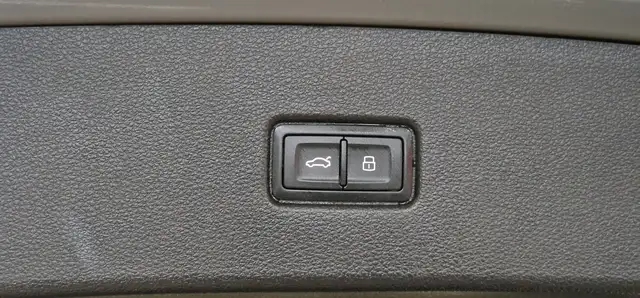 Audi Q5 view 10