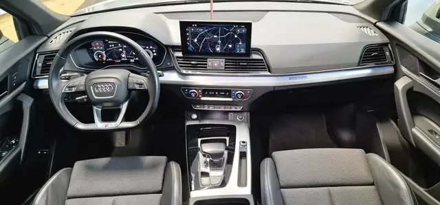 Audi Q5 view 12