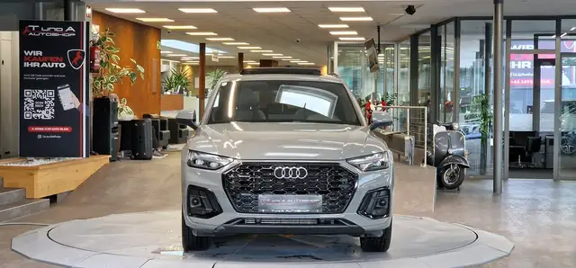 Audi Q5 view 2