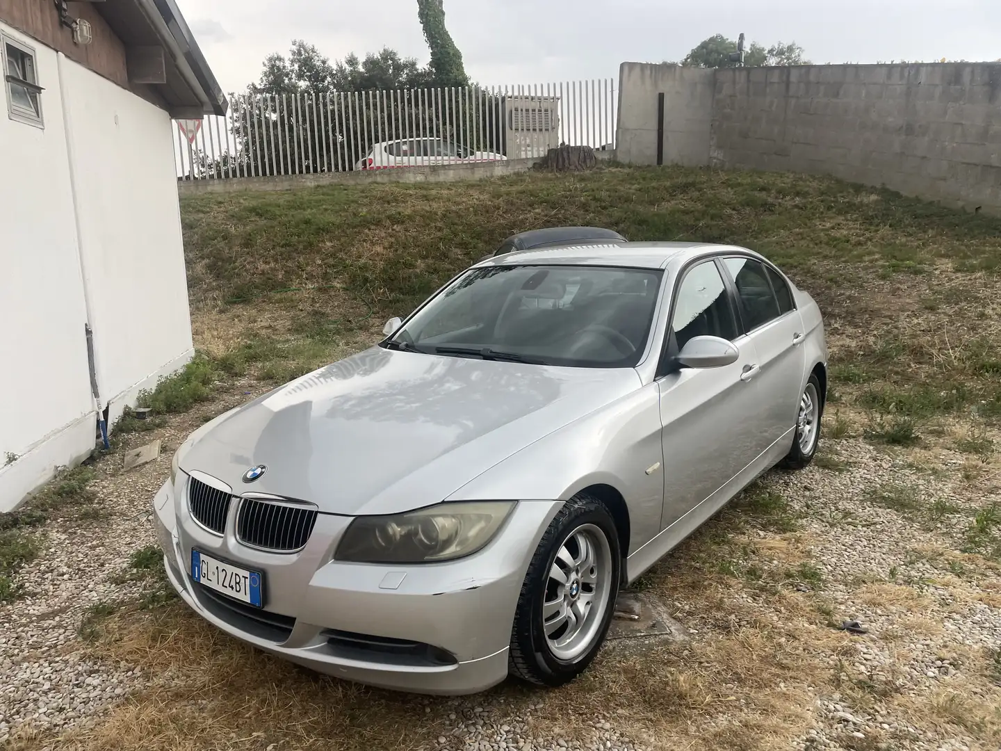 BMW 320 Serie 3 E90 Berlina 320d Futura 177cv Argento - 2