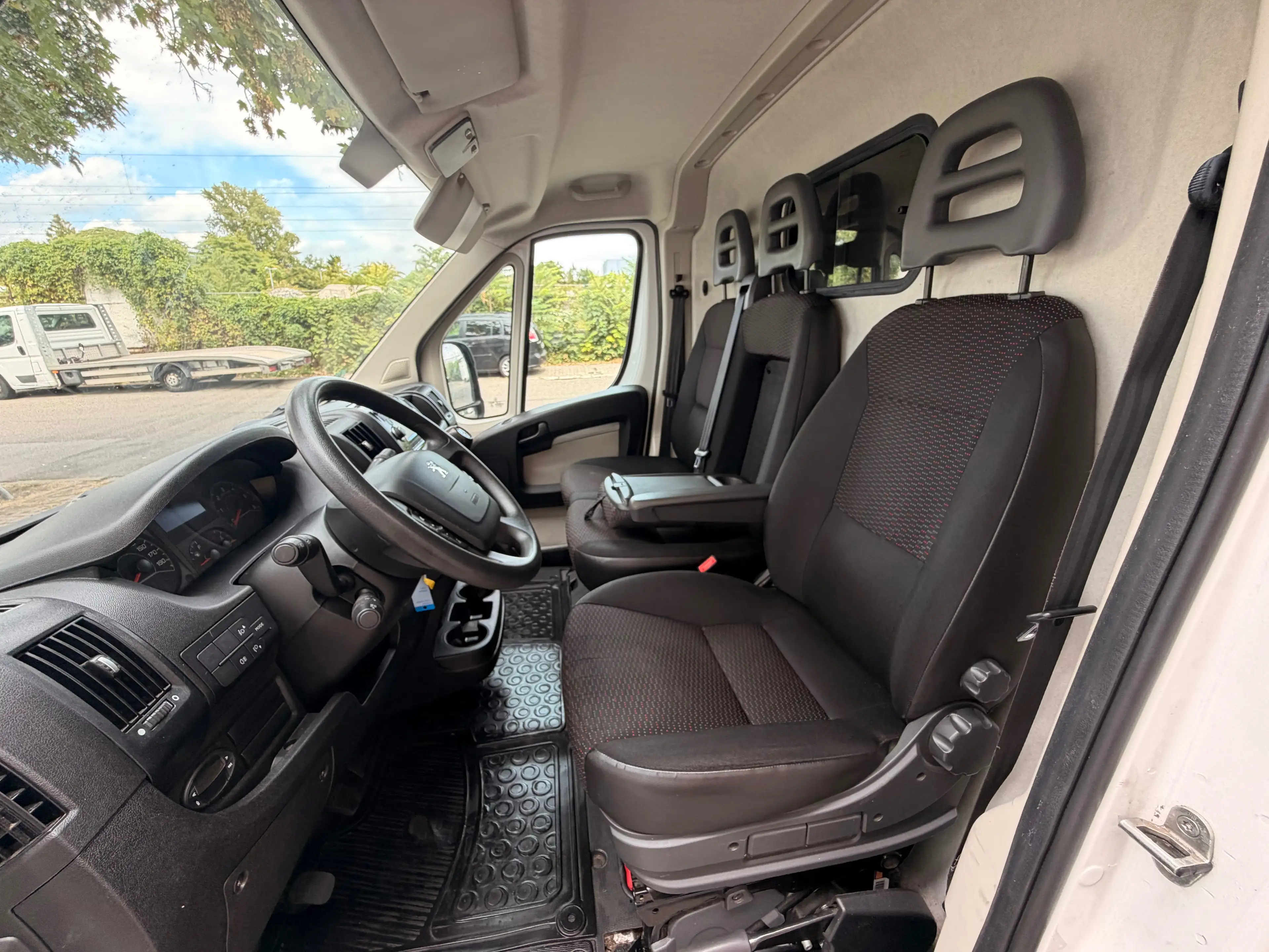 Peugeot Boxer Cam/Navi/2S-Türen/333 L2H2 Premium BlueHDi 130 — photo 10