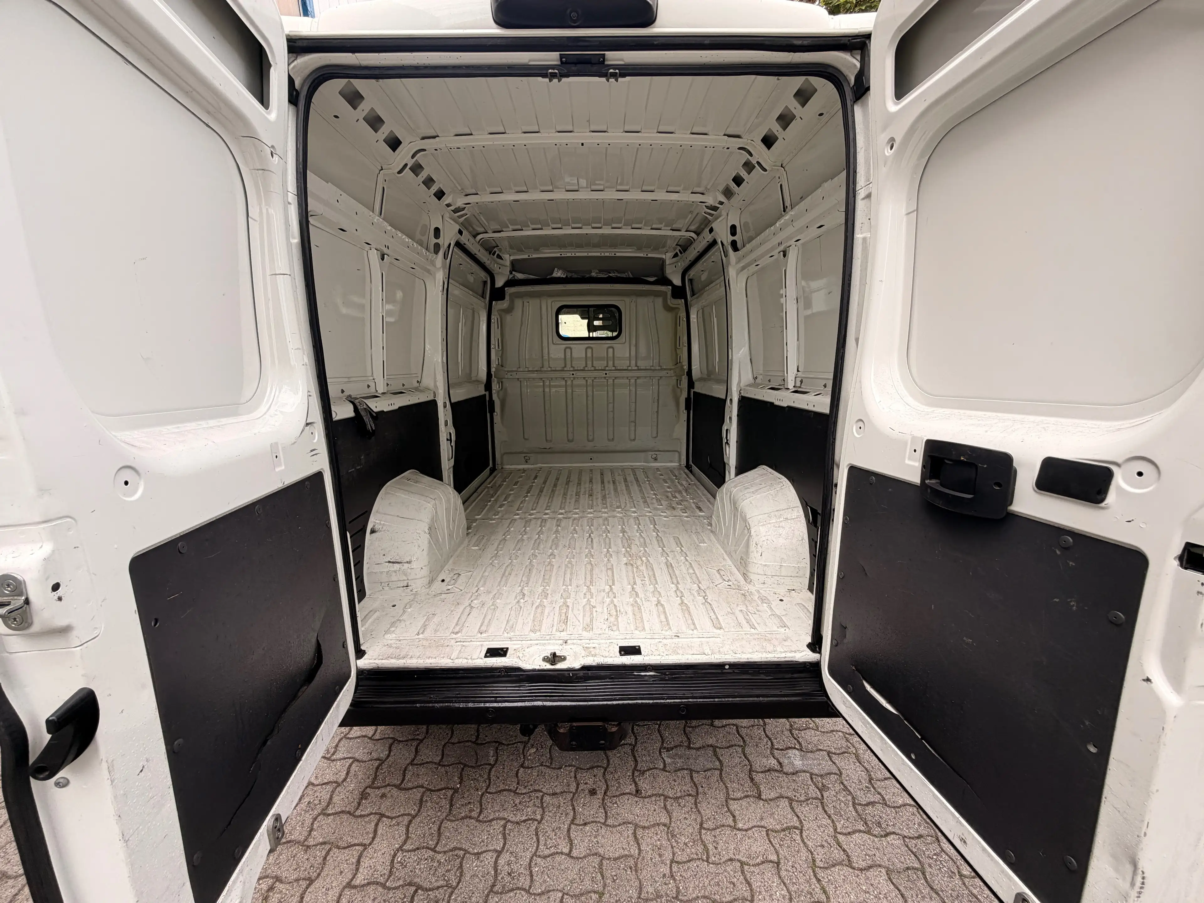 Peugeot Boxer Cam/Navi/2S-Türen/333 L2H2 Premium BlueHDi 130 — photo 7