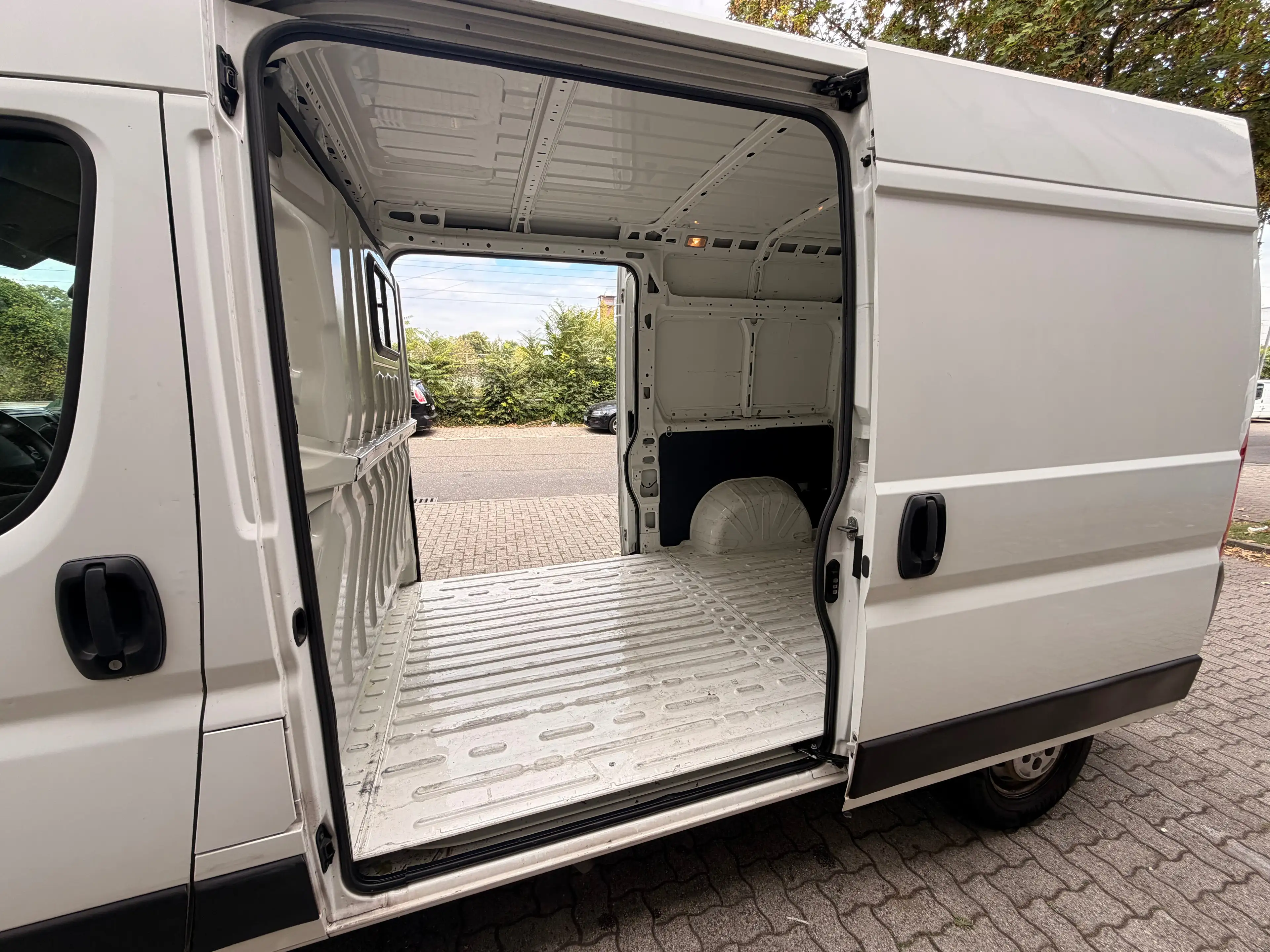 Peugeot Boxer Cam/Navi/2S-Türen/333 L2H2 Premium BlueHDi 130 — photo 8