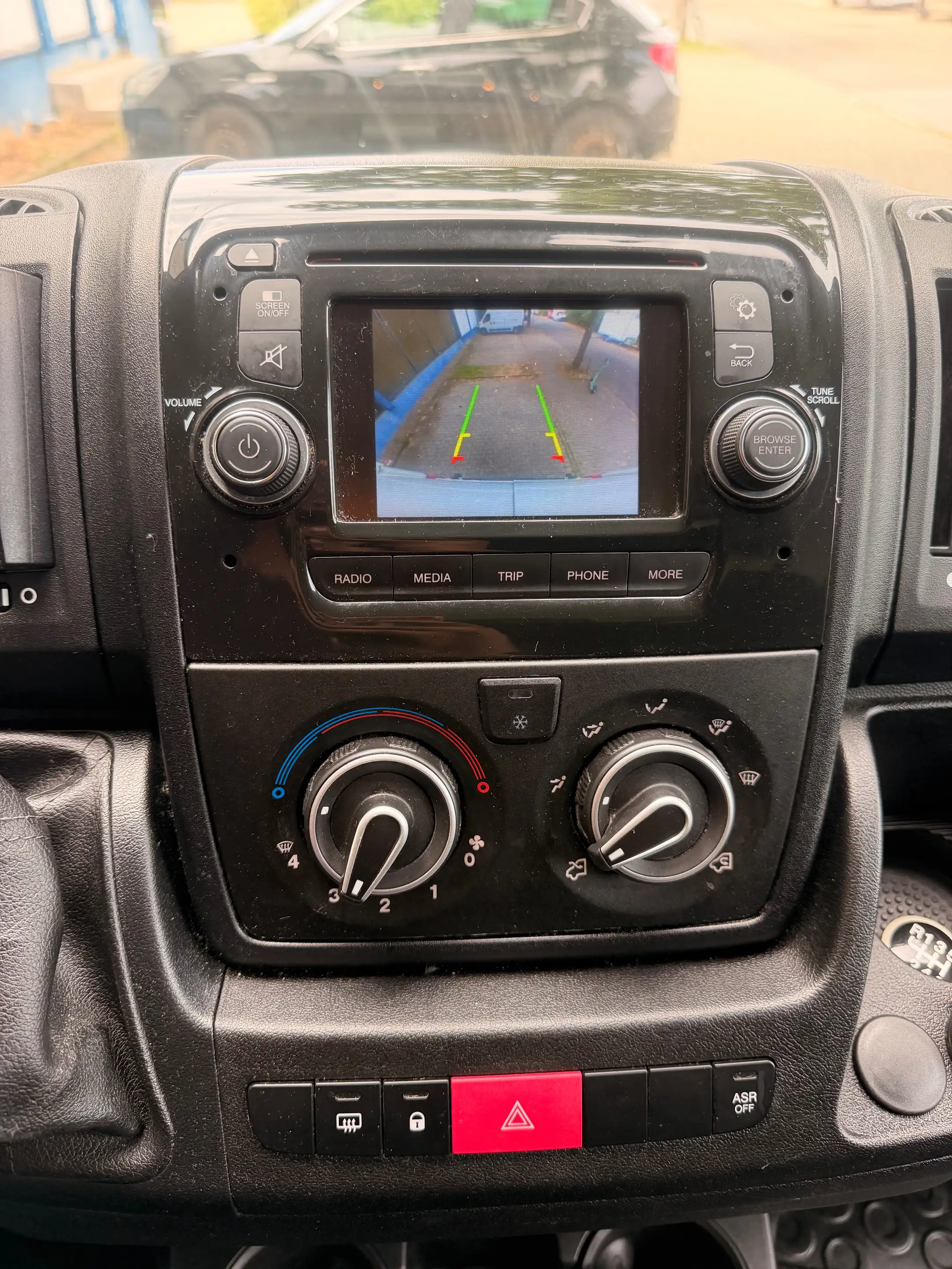 Peugeot Boxer Cam/Navi/2S-Türen/333 L2H2 Premium BlueHDi 130 — photo 12