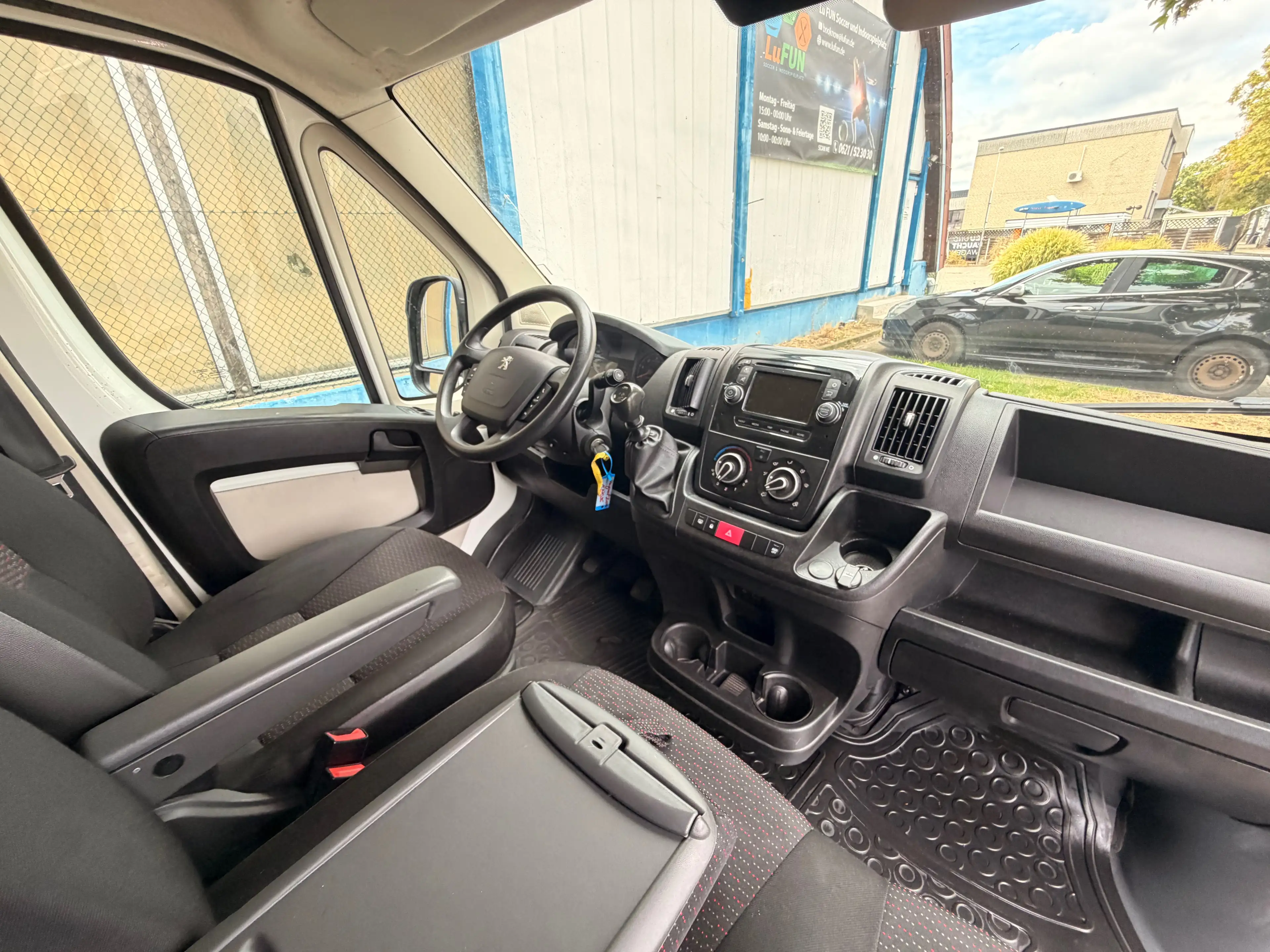 Peugeot Boxer Cam/Navi/2S-Türen/333 L2H2 Premium BlueHDi 130 — photo 9
