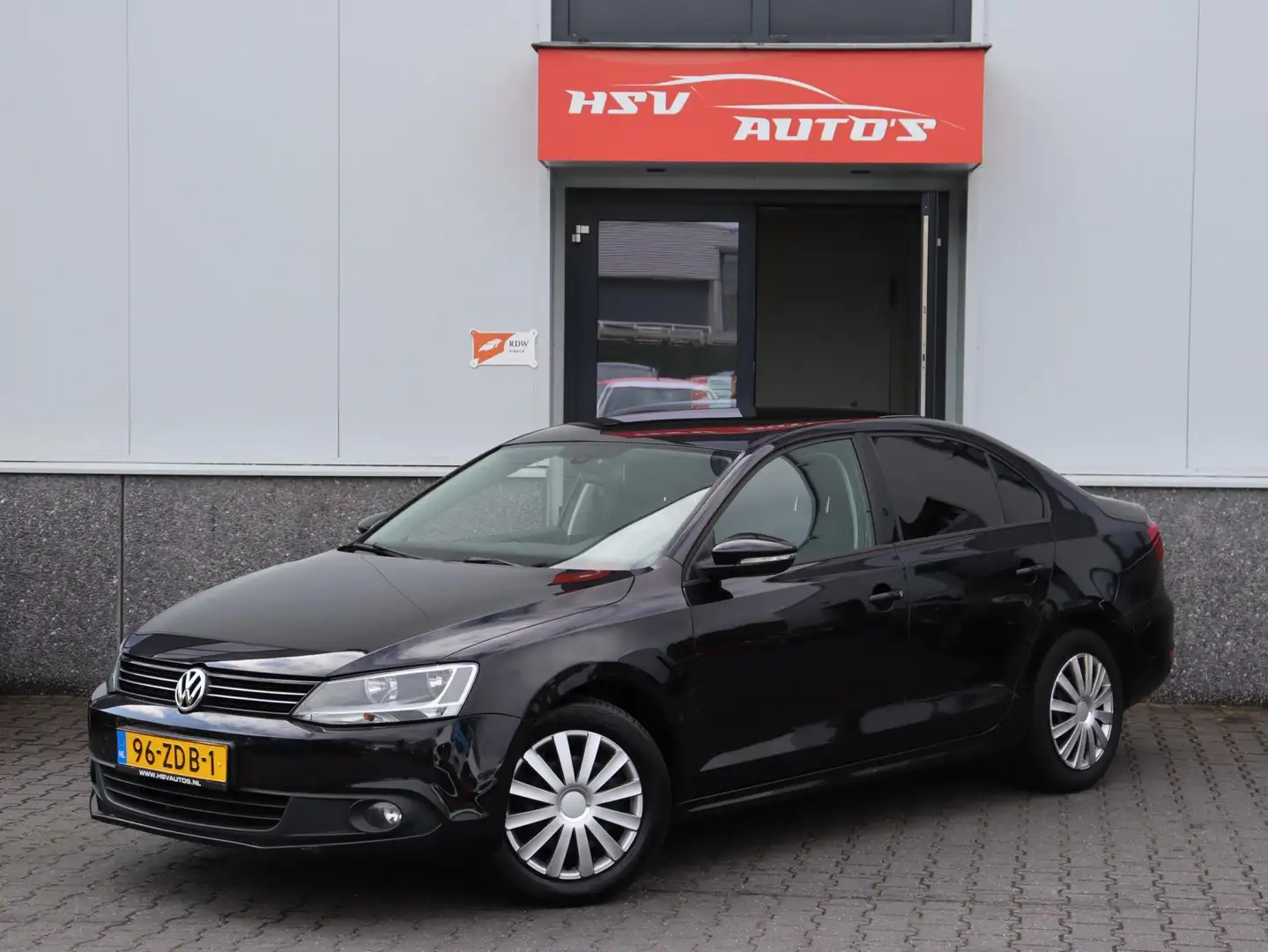Volkswagen Jetta 1.2 TSI Comfort Executive Line Zwart - 1