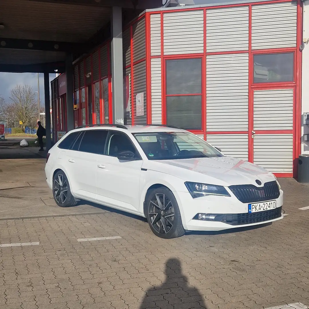 Skoda Superb Combi 2.0 TDI DSG Ambition - 1