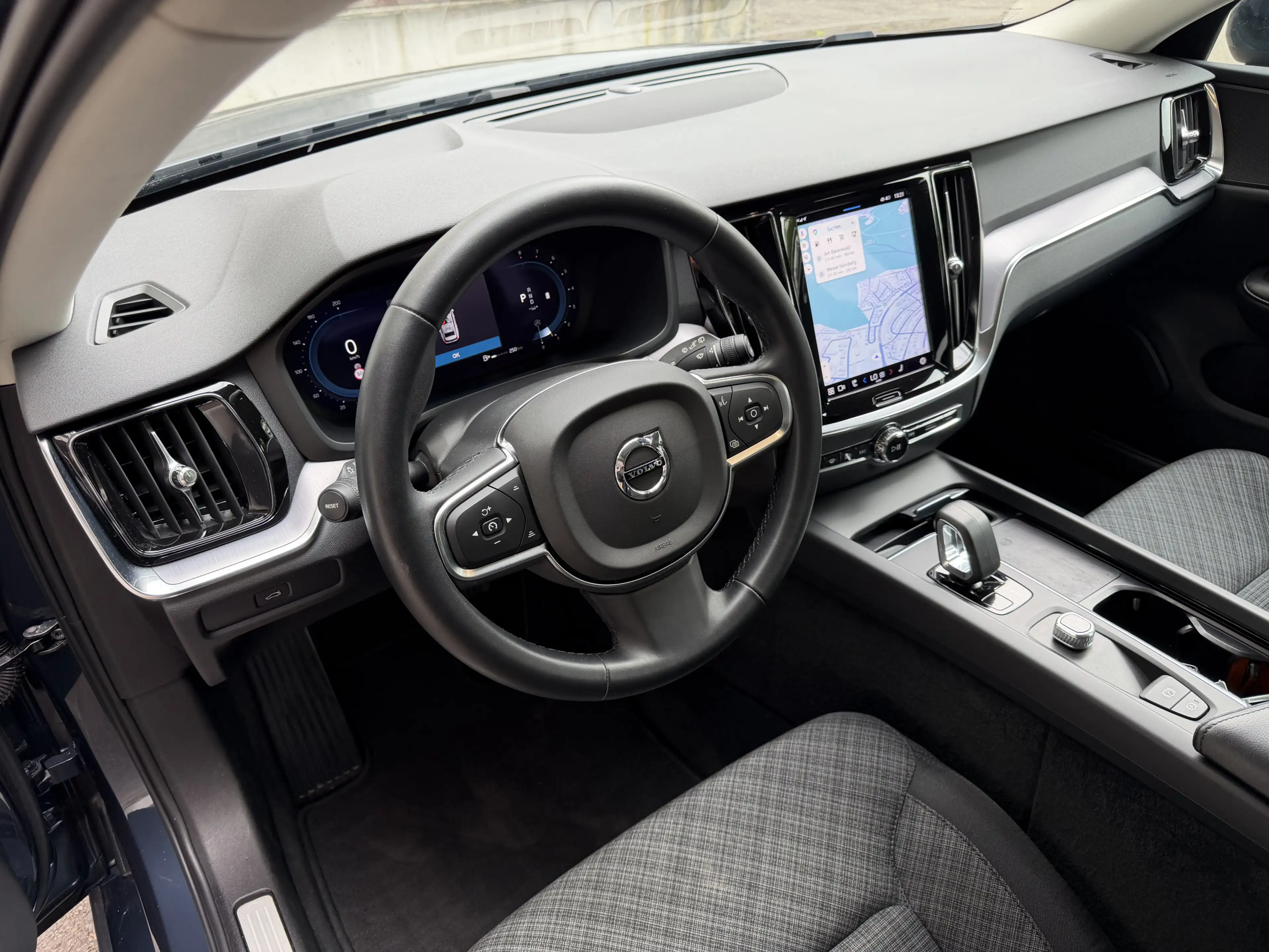 Volvo V60 Essential LED Virtual-Cockpit Rü-Kamera — photo 12