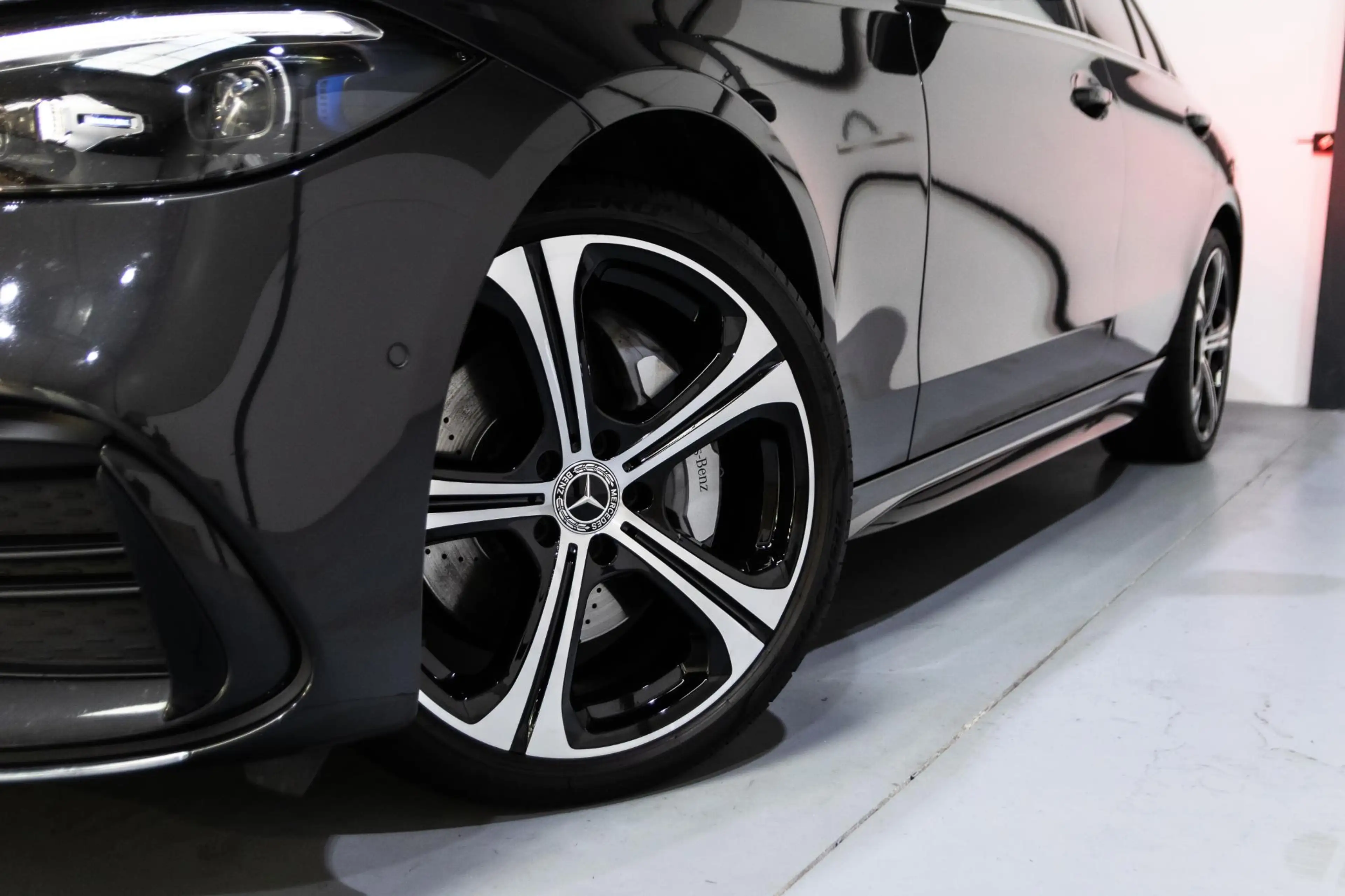 Mercedes-Benz C 400 e 4MATIC AMG Line ETREKHAAK/PANO/19INCHBREEDSET/AM — photo 2