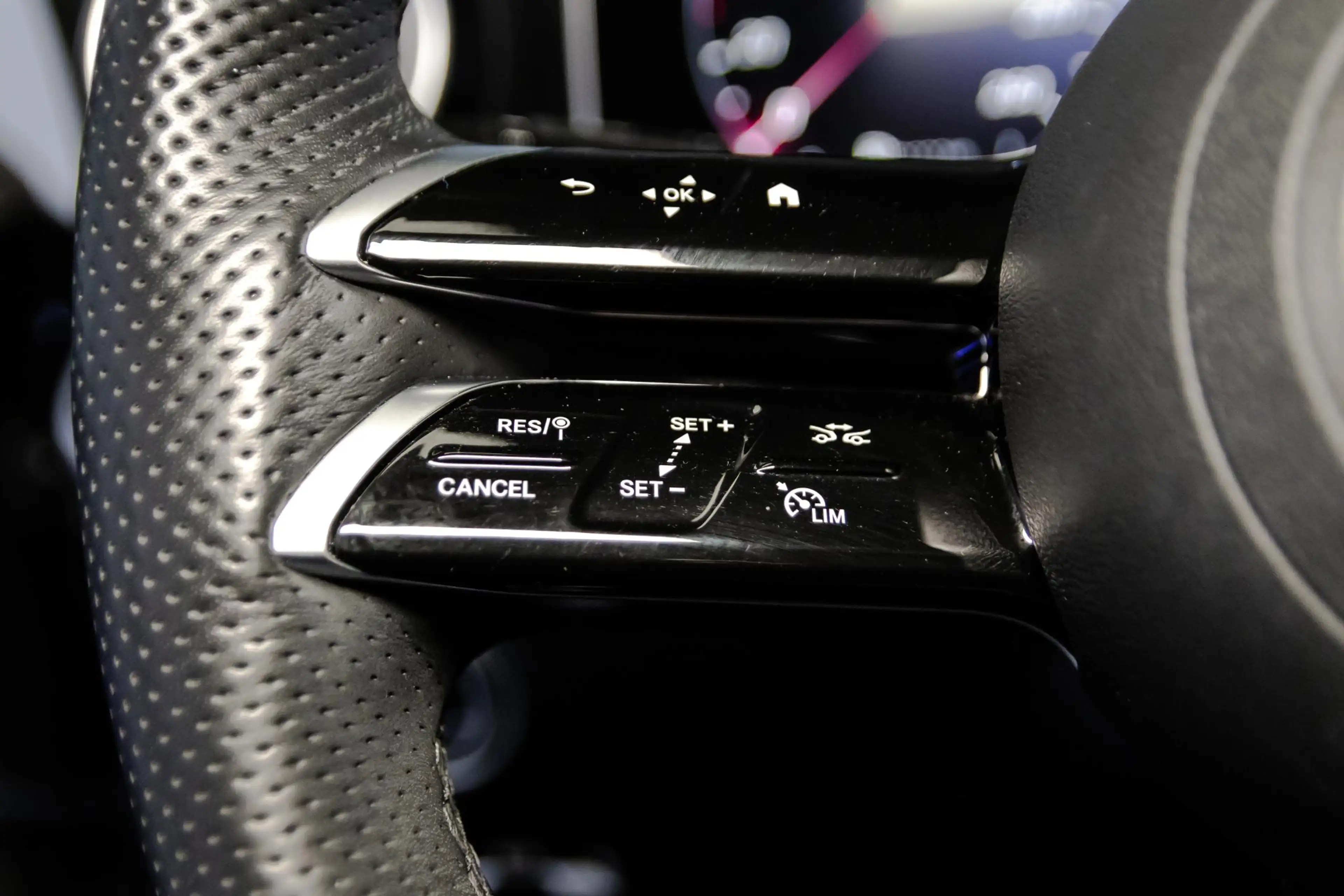 Mercedes-Benz C 400 e 4MATIC AMG Line ETREKHAAK/PANO/19INCHBREEDSET/AM — photo 29