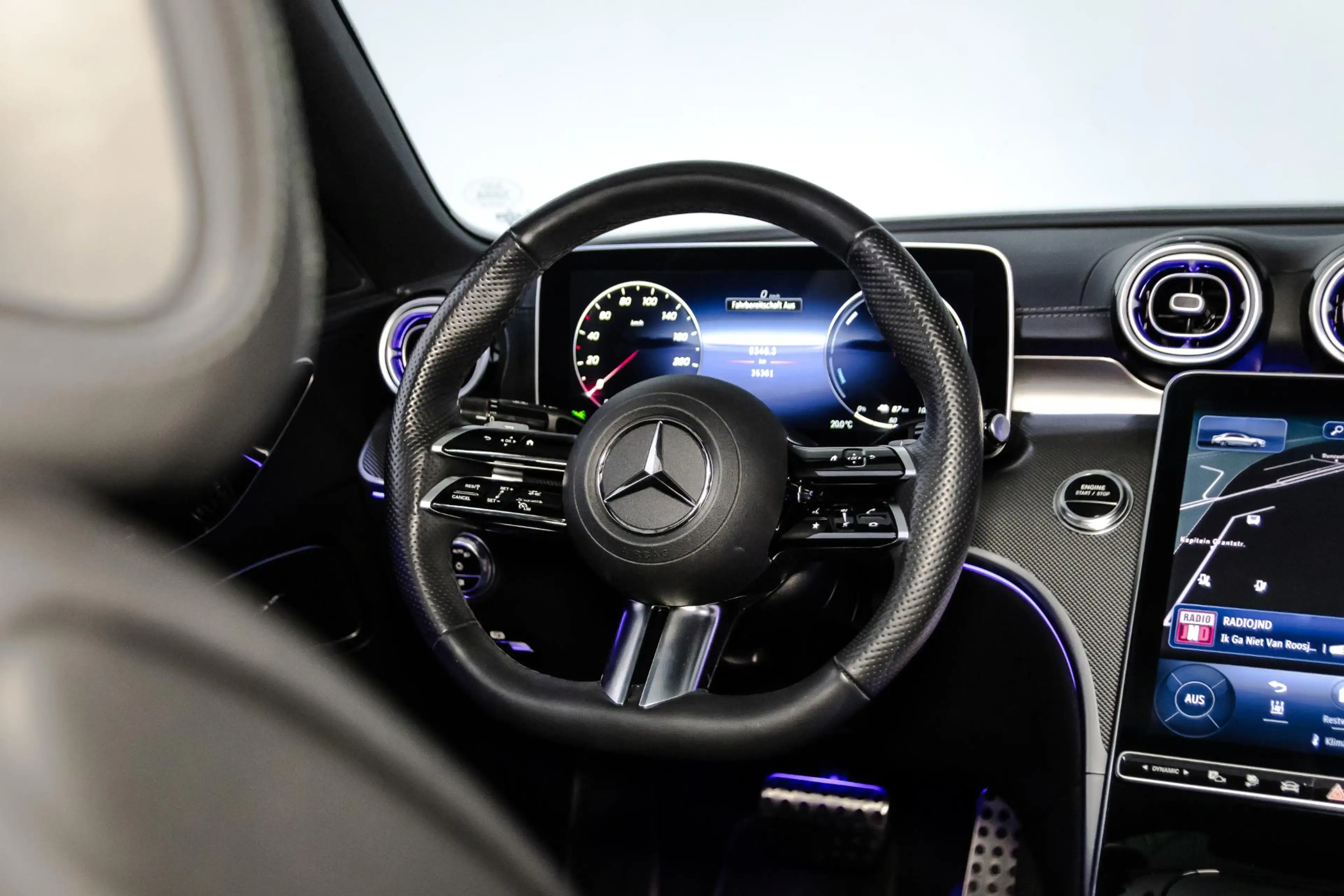 Mercedes-Benz C 400 e 4MATIC AMG Line ETREKHAAK/PANO/19INCHBREEDSET/AM — photo 8