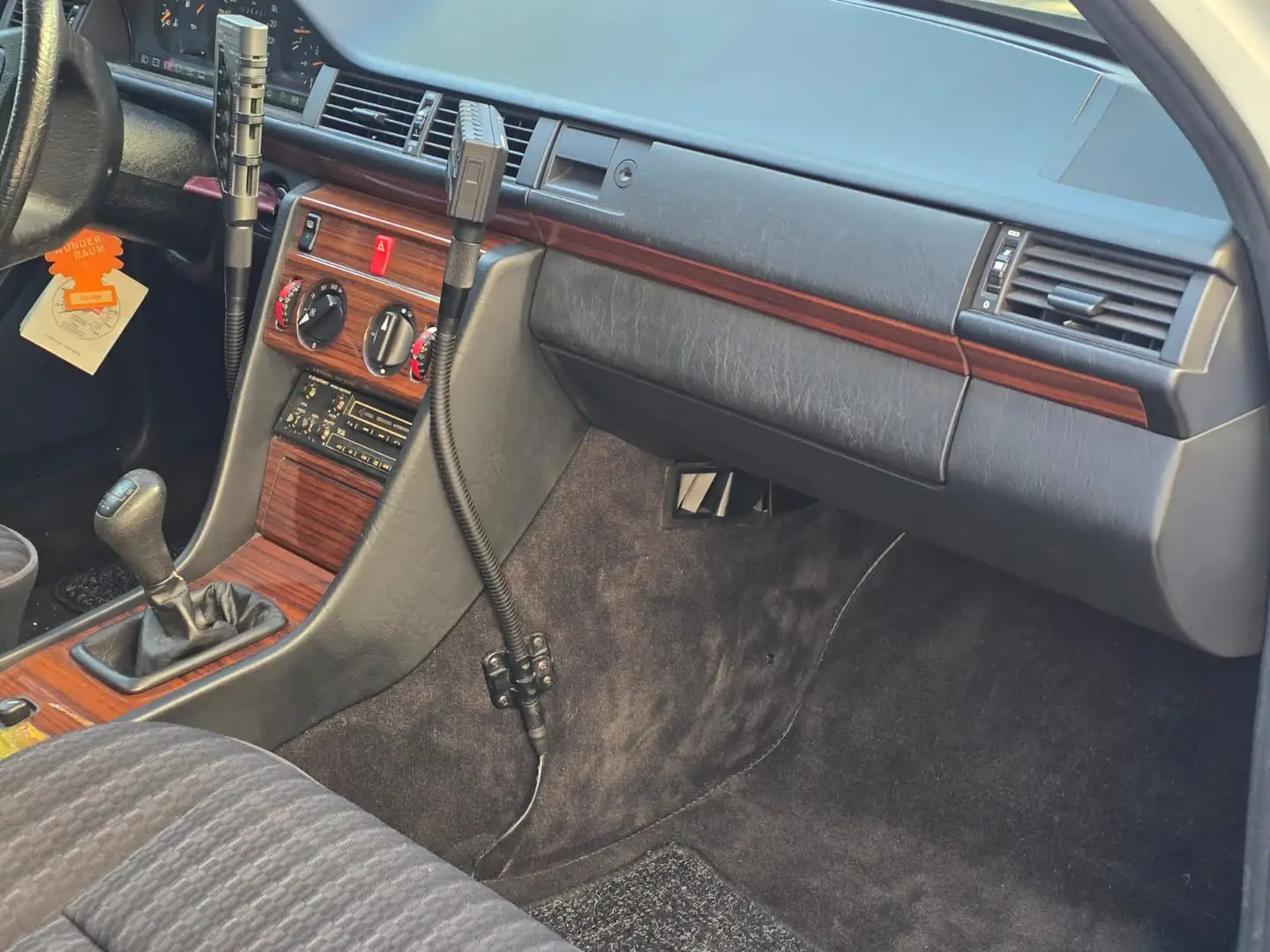 Mercedes-Benz E 200 Vollausstattung - 2