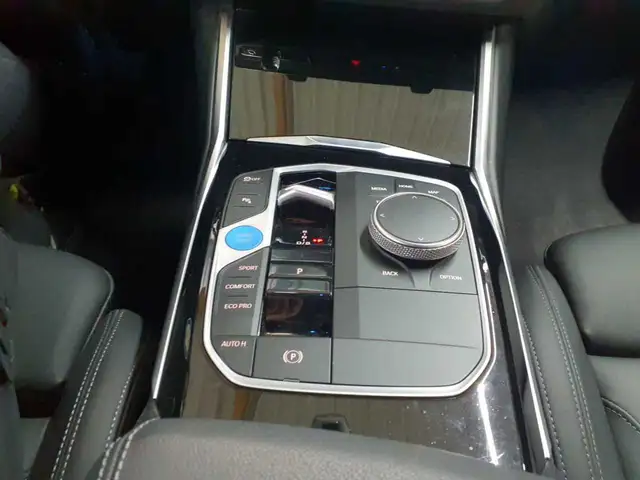 BMW i4 view 10