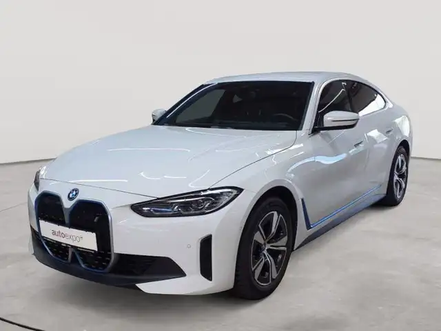 BMW i4 view 2