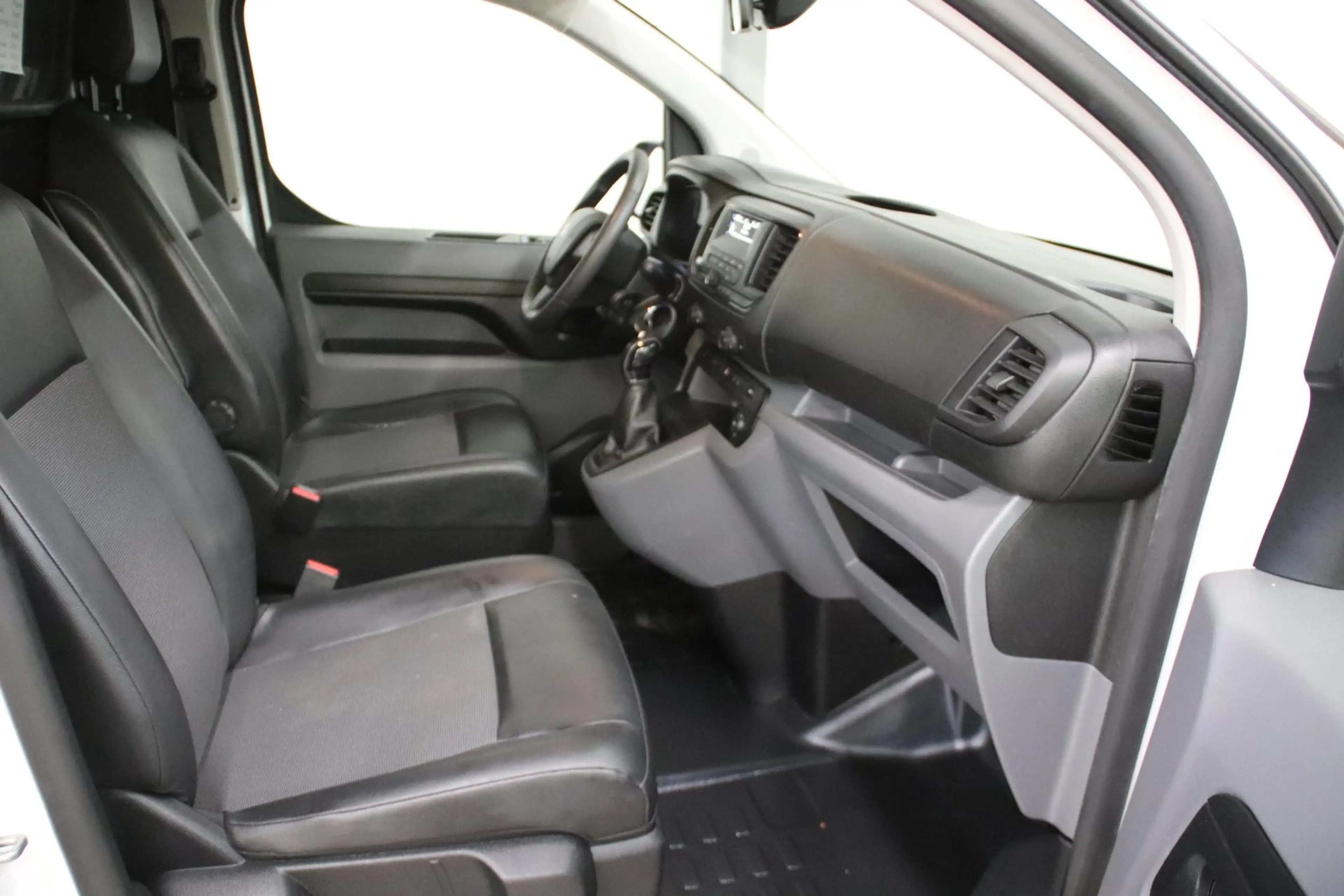Peugeot Expert 1.6 BlueHDI AIRCO PDC — photo 6