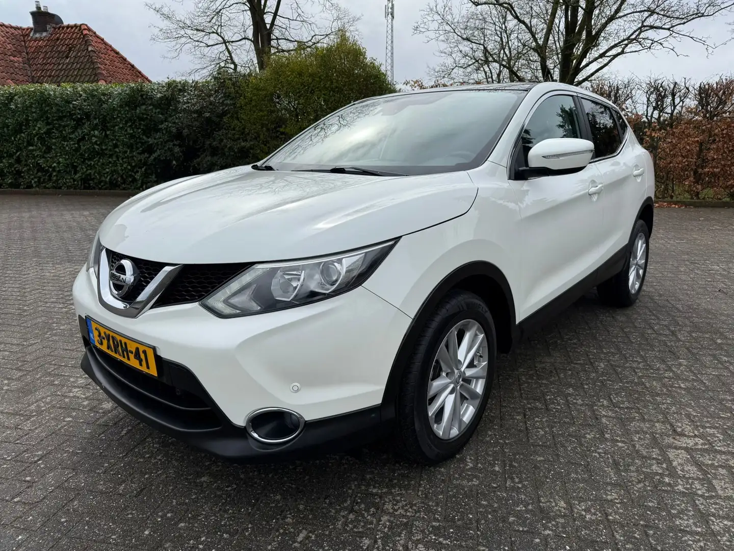 Nissan Qashqai 1.2 Premier Edition Pano/Navi/360/Trekhaak Weiß - 1